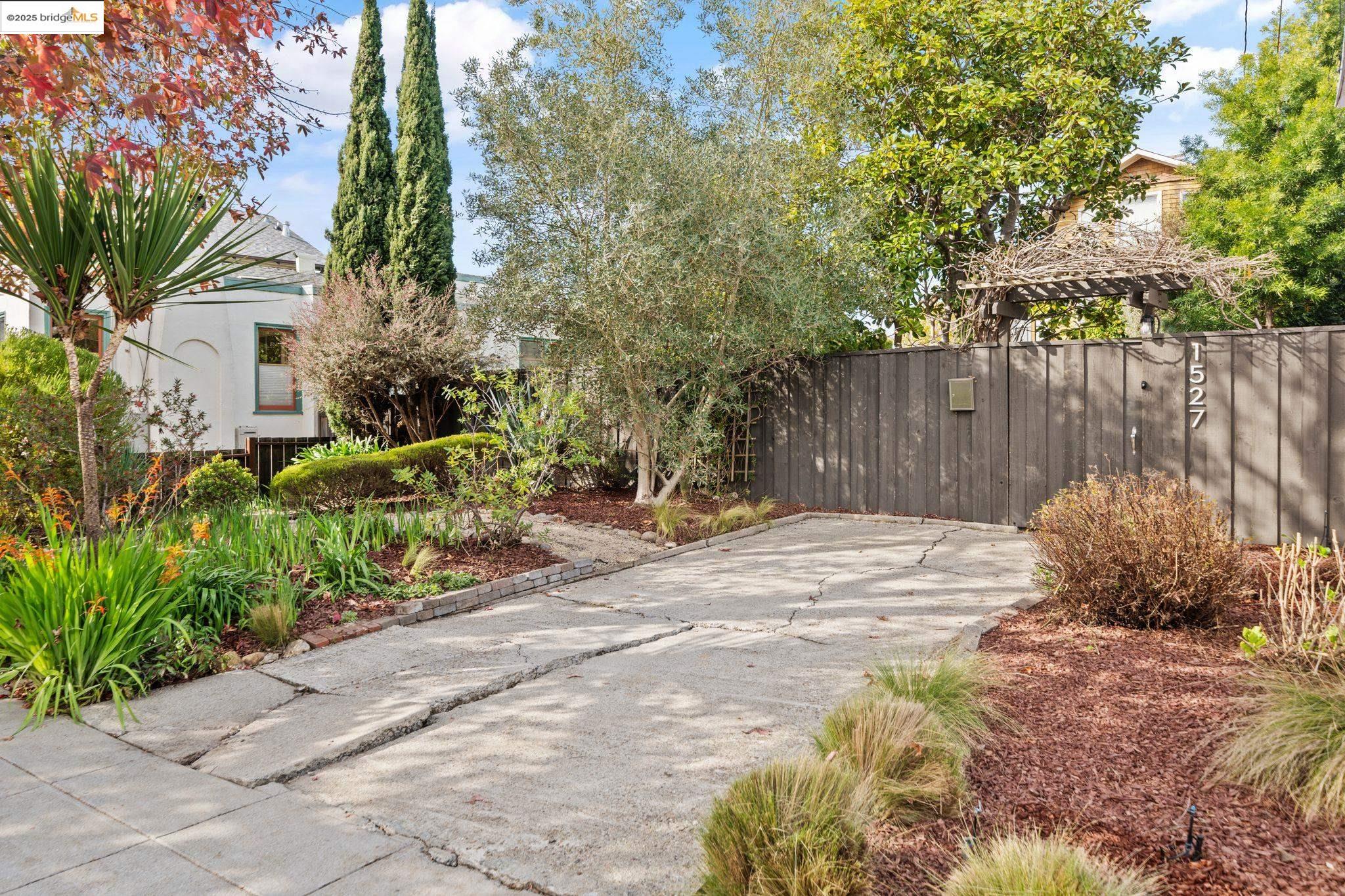 1527 Virginia Street