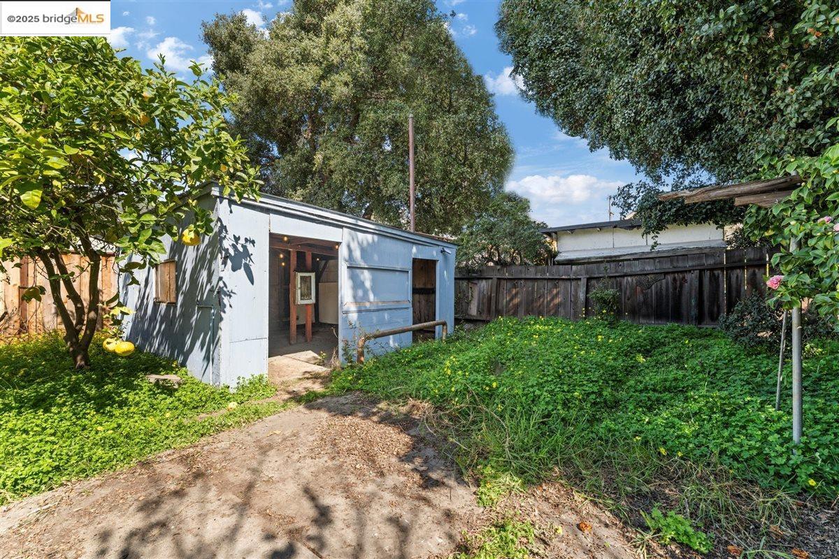 4076 Santa Rita St