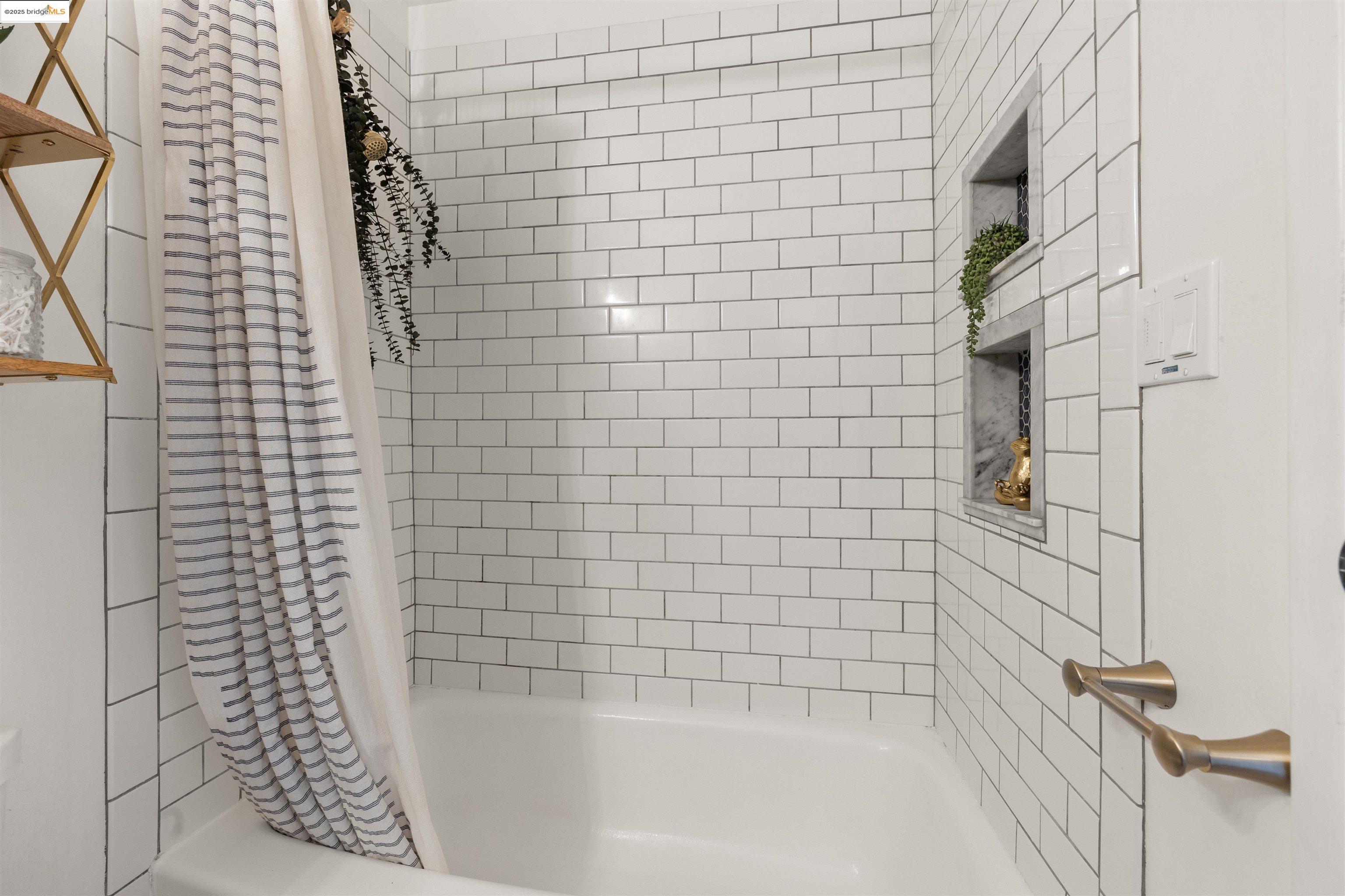 250 Montecito Ave. # 204