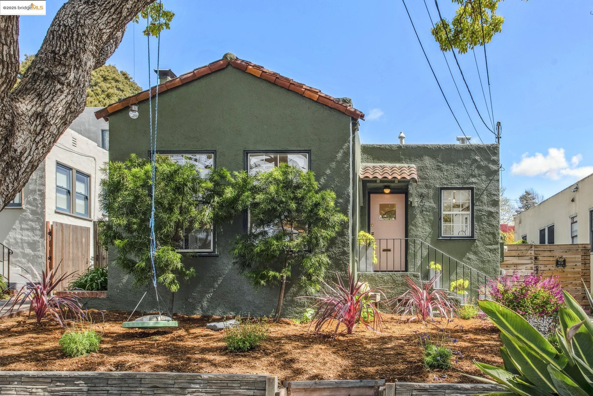 651 Neilson St