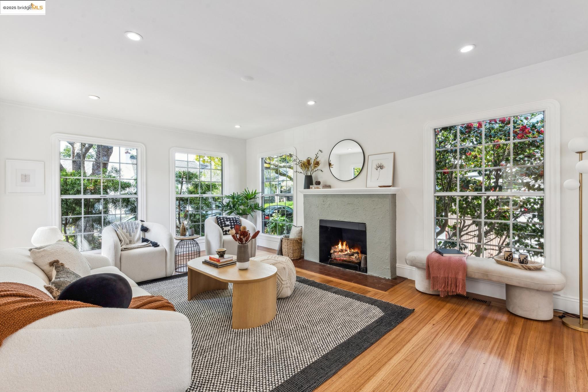 651 Neilson St