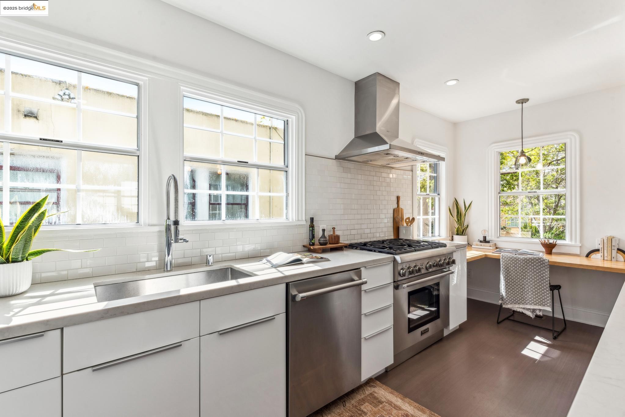 651 Neilson St