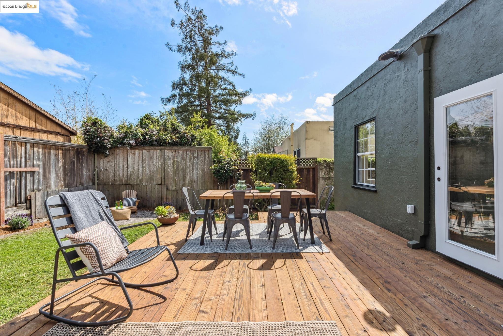 651 Neilson St