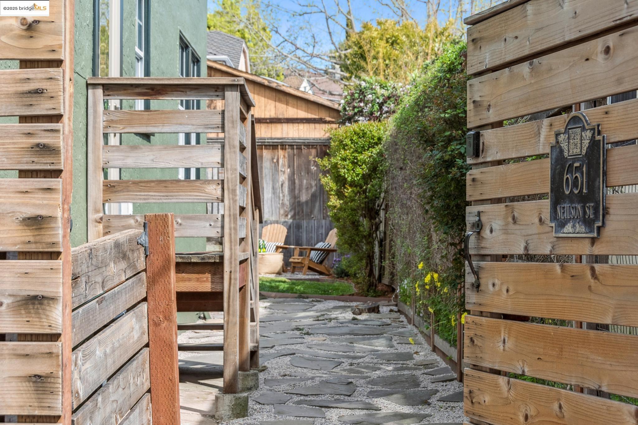 651 Neilson St