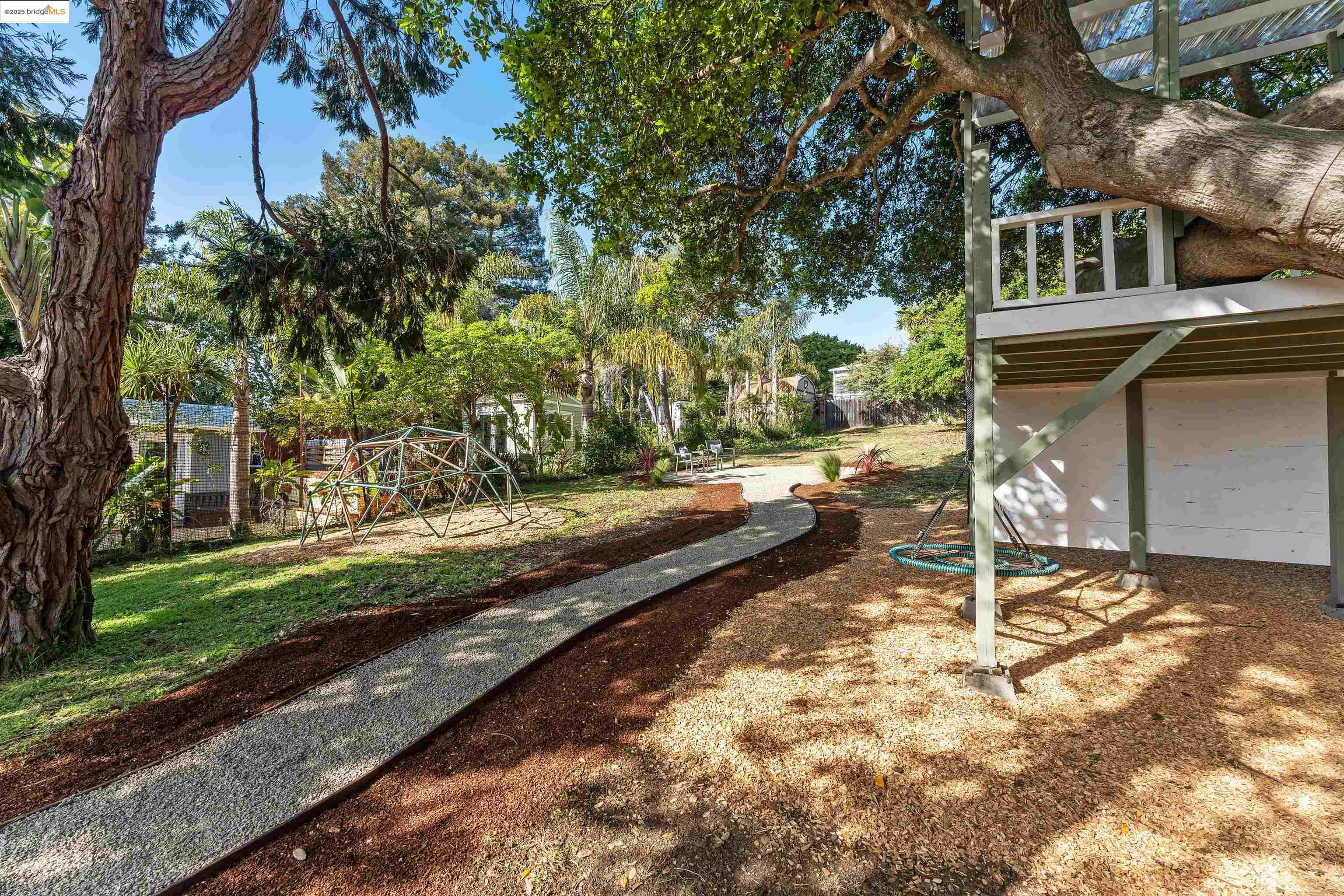 748 Colusa Ave