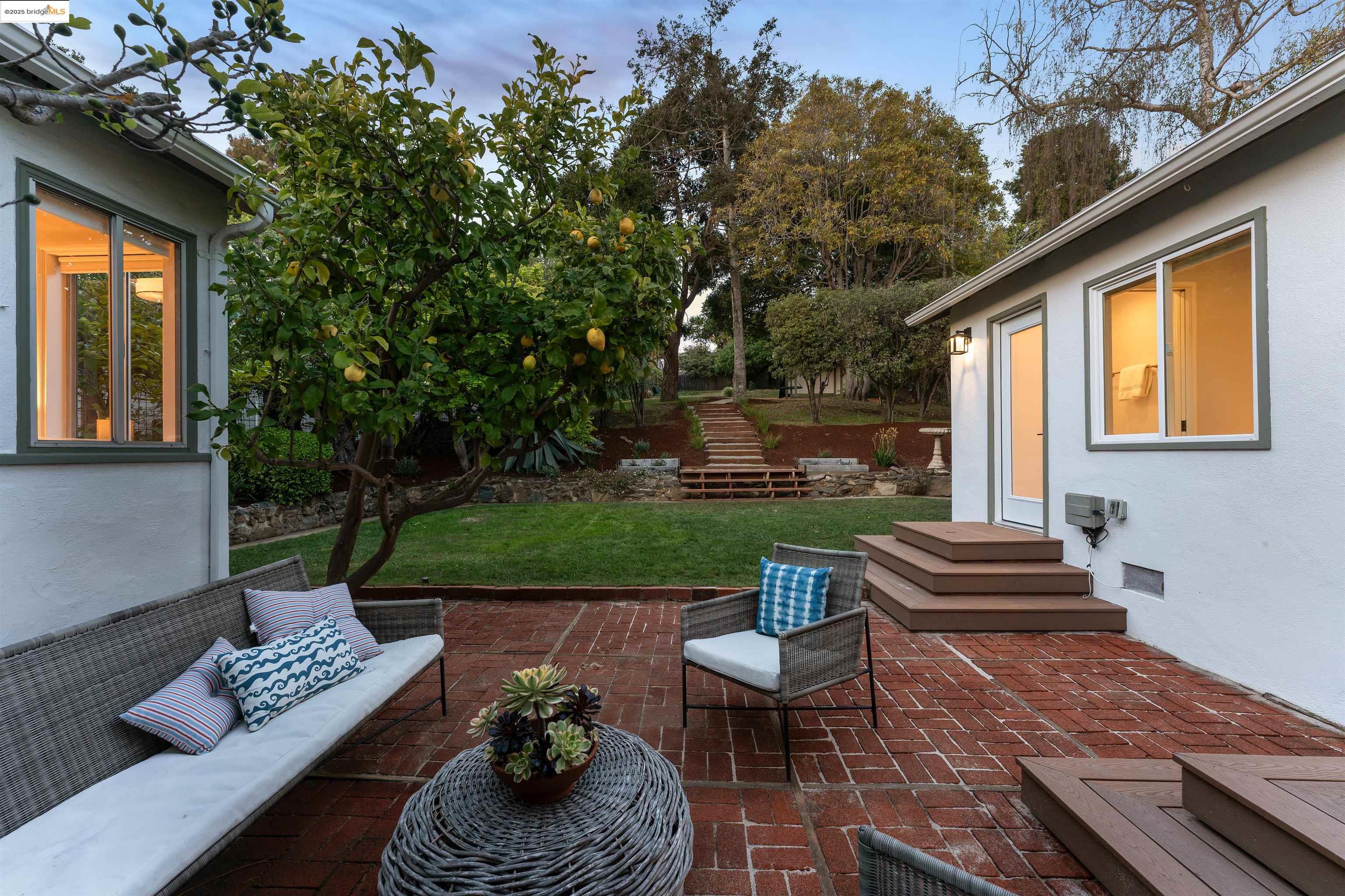 748 Colusa Ave