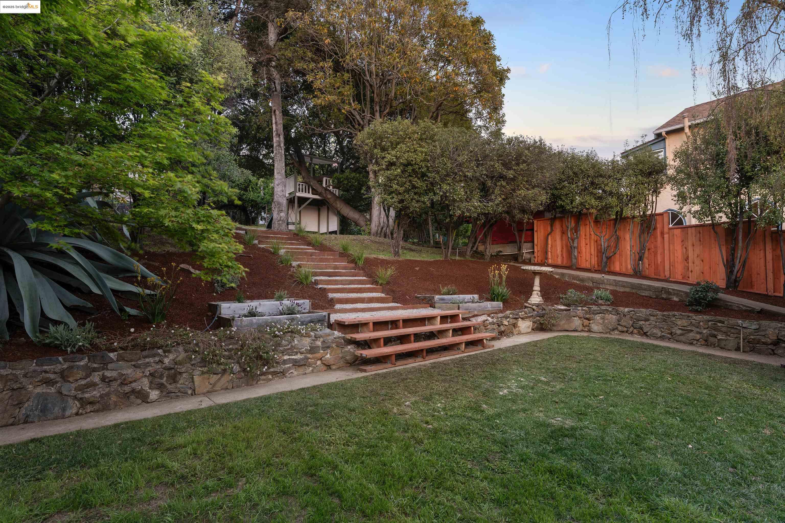 748 Colusa Ave