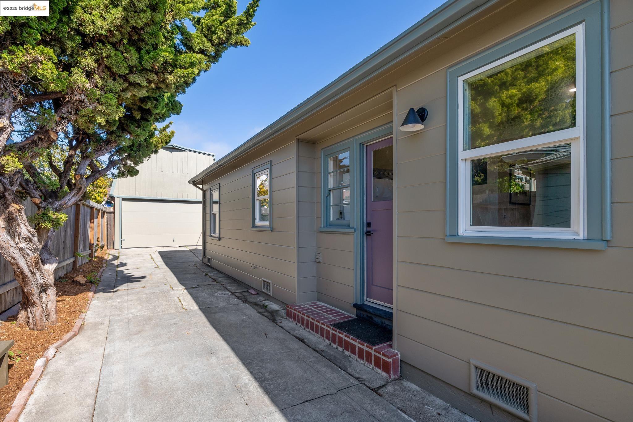 2320 Cedar St