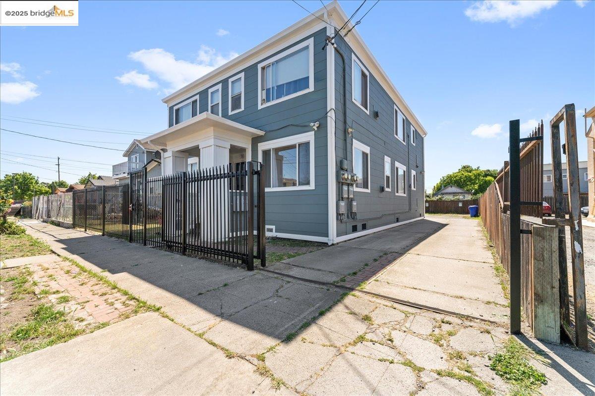 329-335 S 6Th St