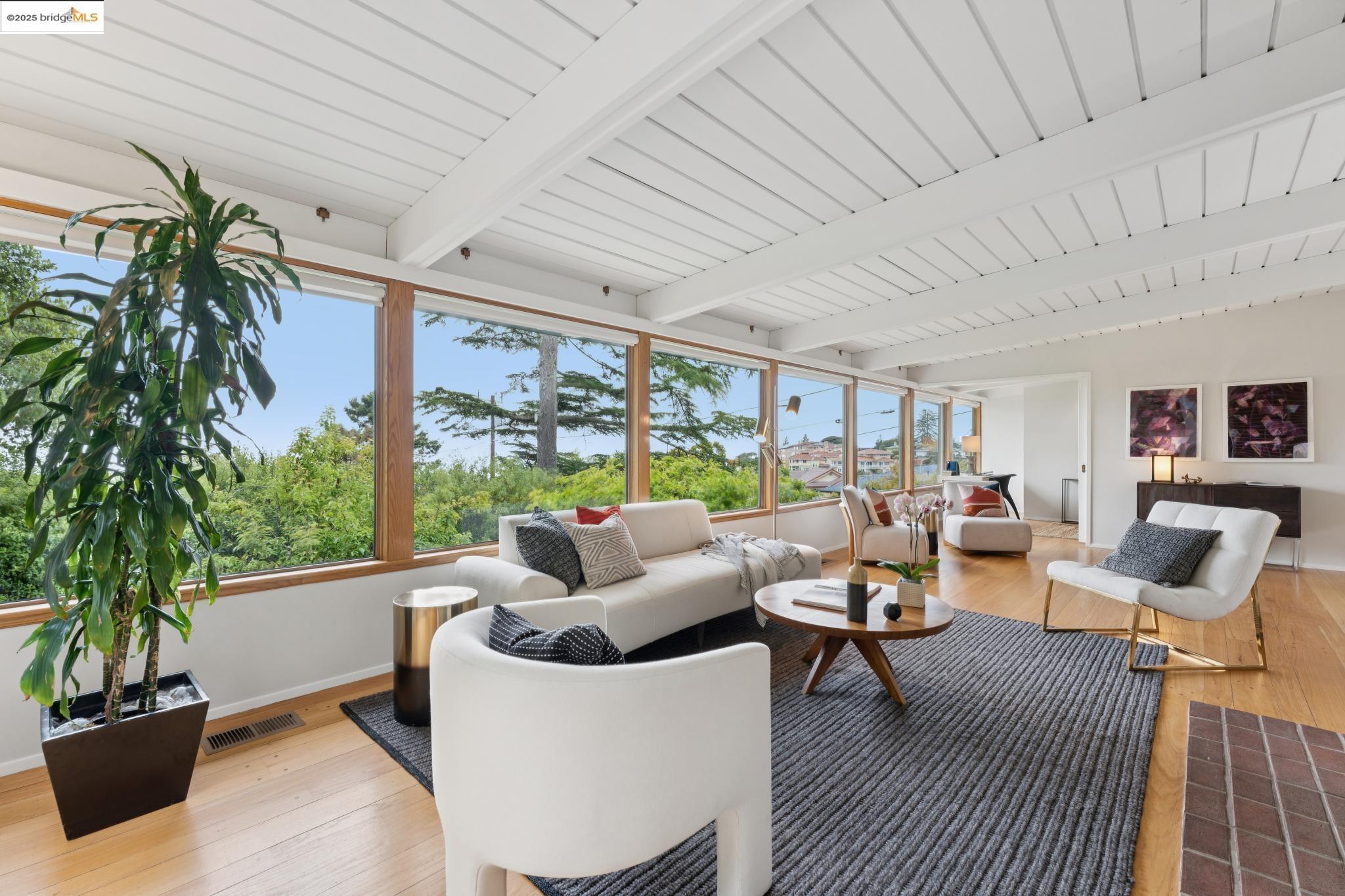 1415 Devonshire Dr