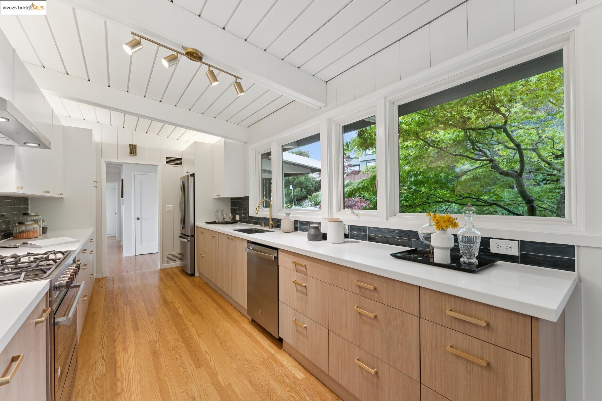 1415 Devonshire Dr