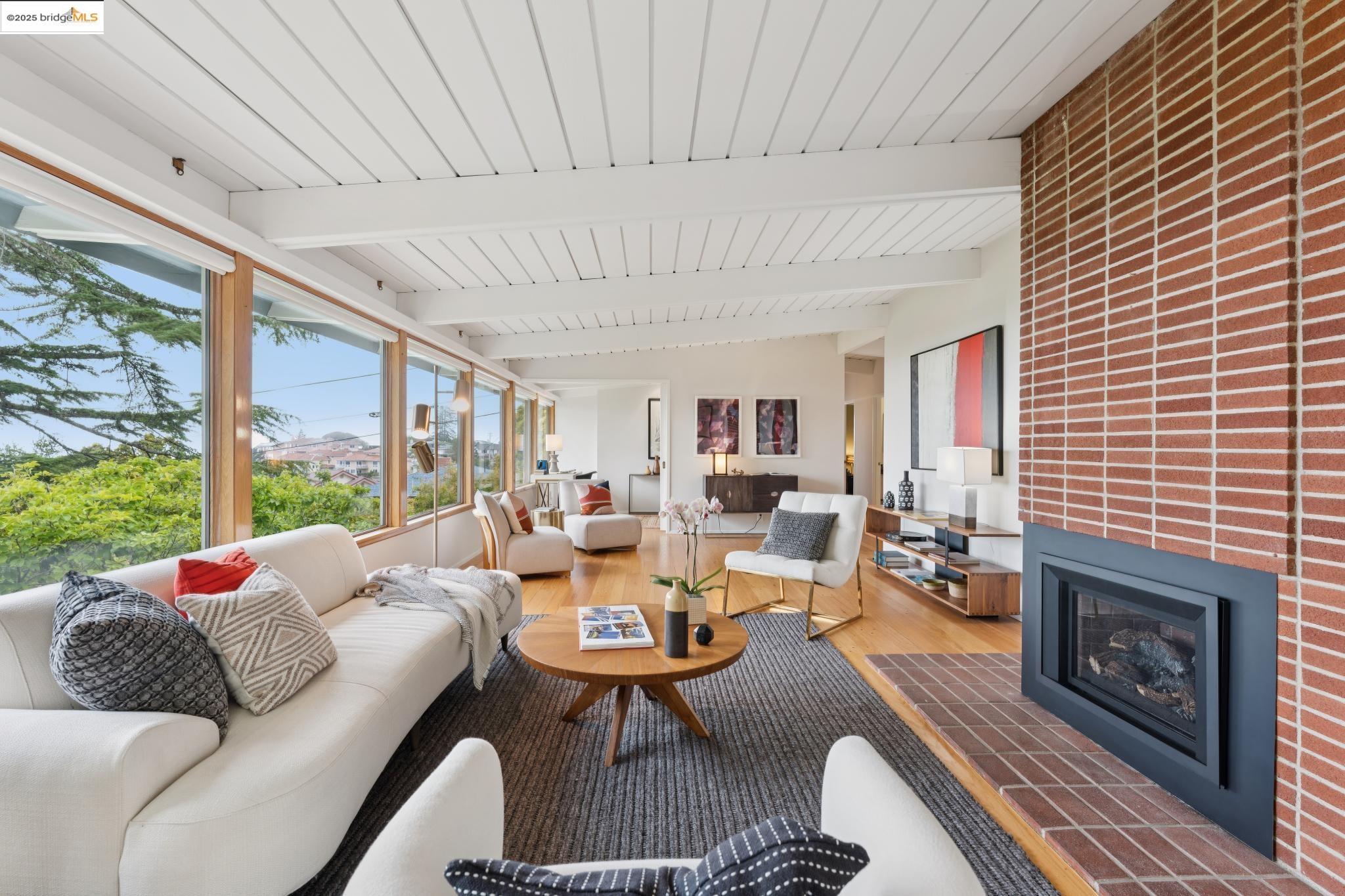 1415 Devonshire Dr
