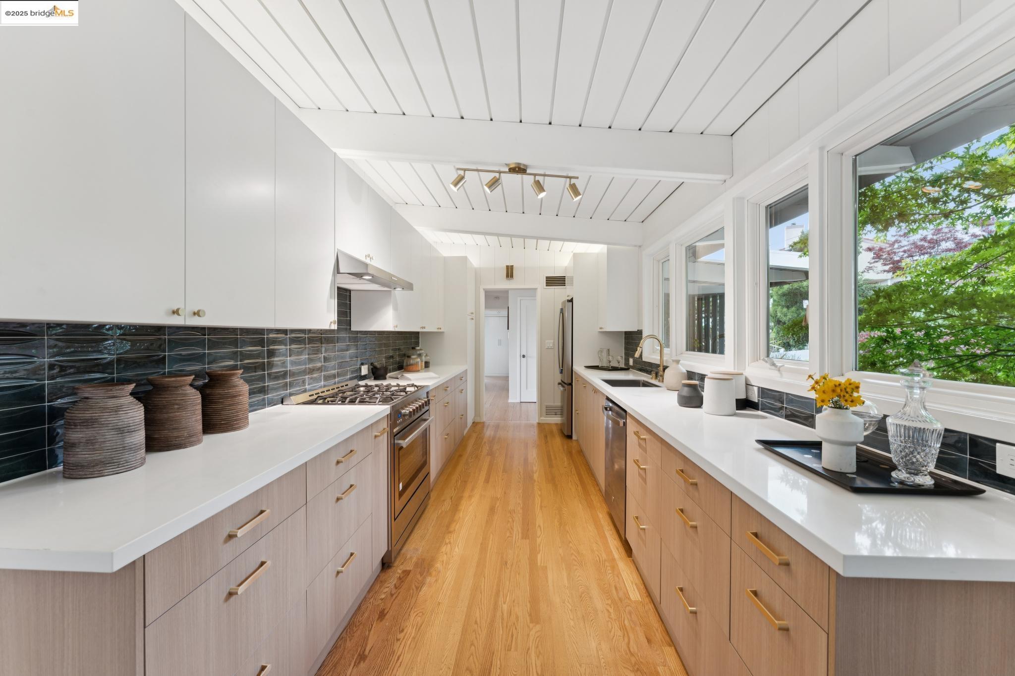1415 Devonshire Dr