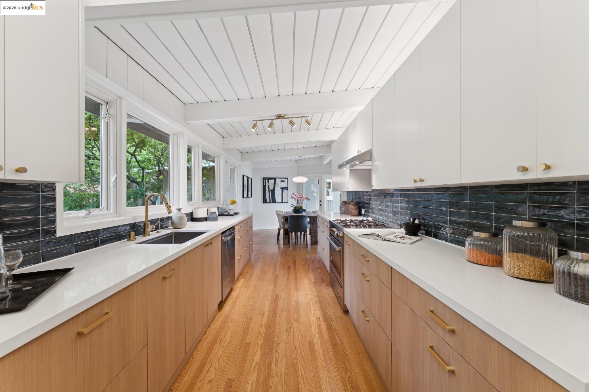 1415 Devonshire Dr