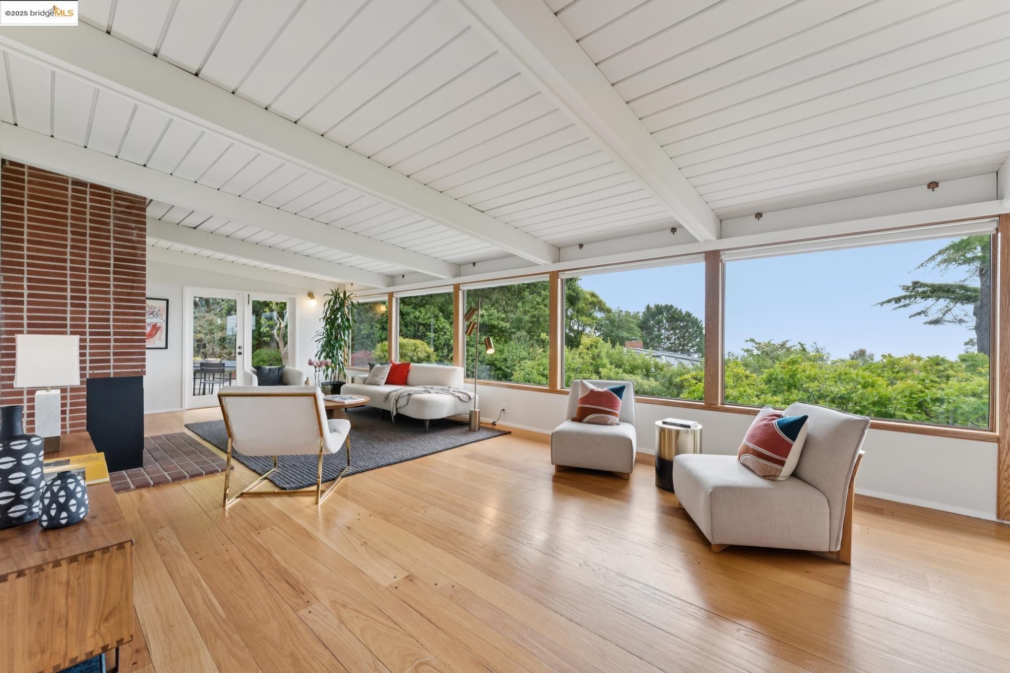 1415 Devonshire Dr