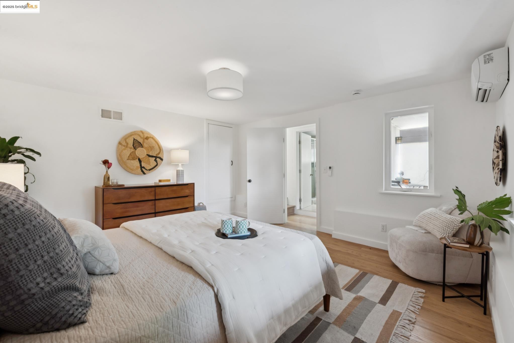 1270 Queens Rd