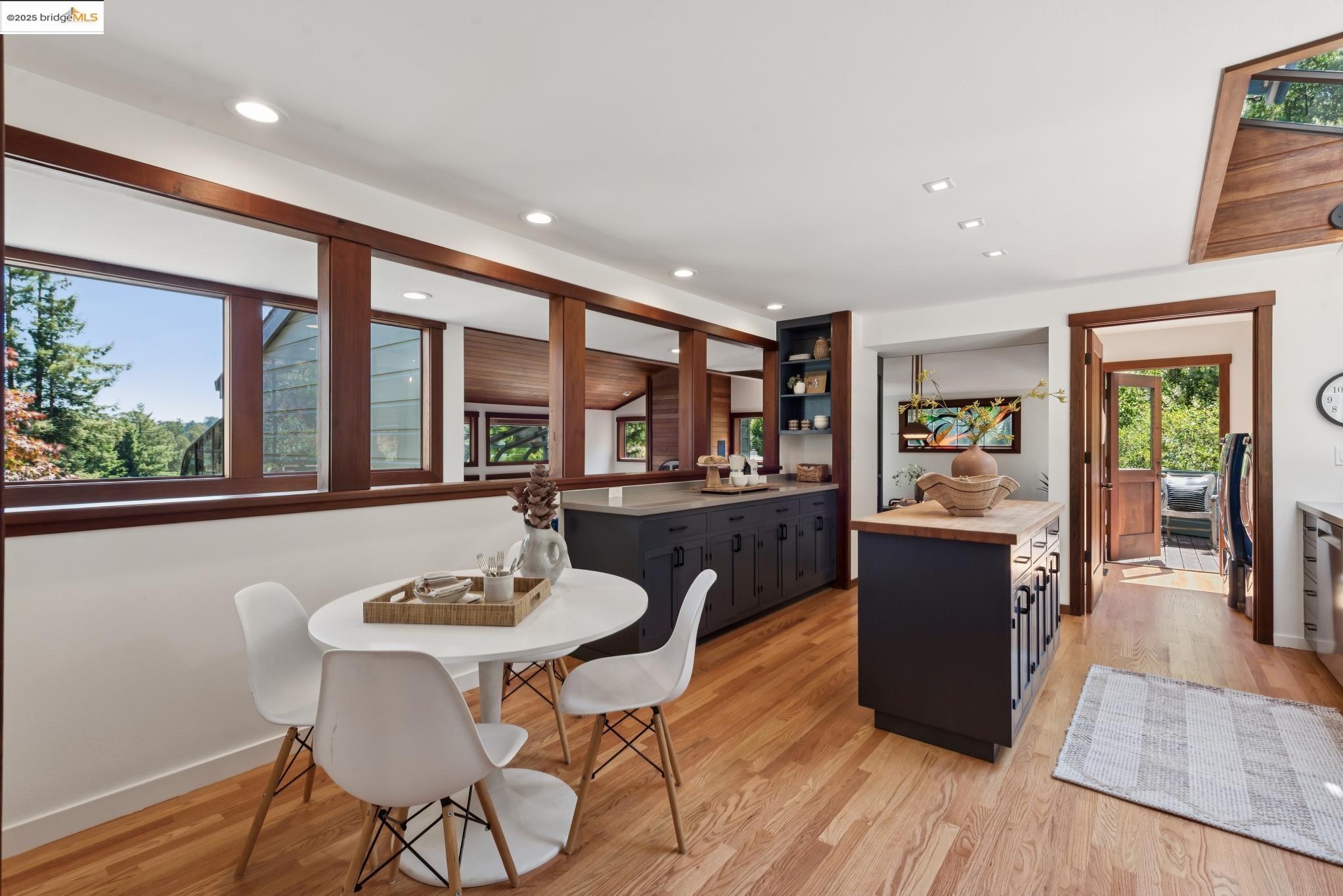 737 Woodhaven Rd