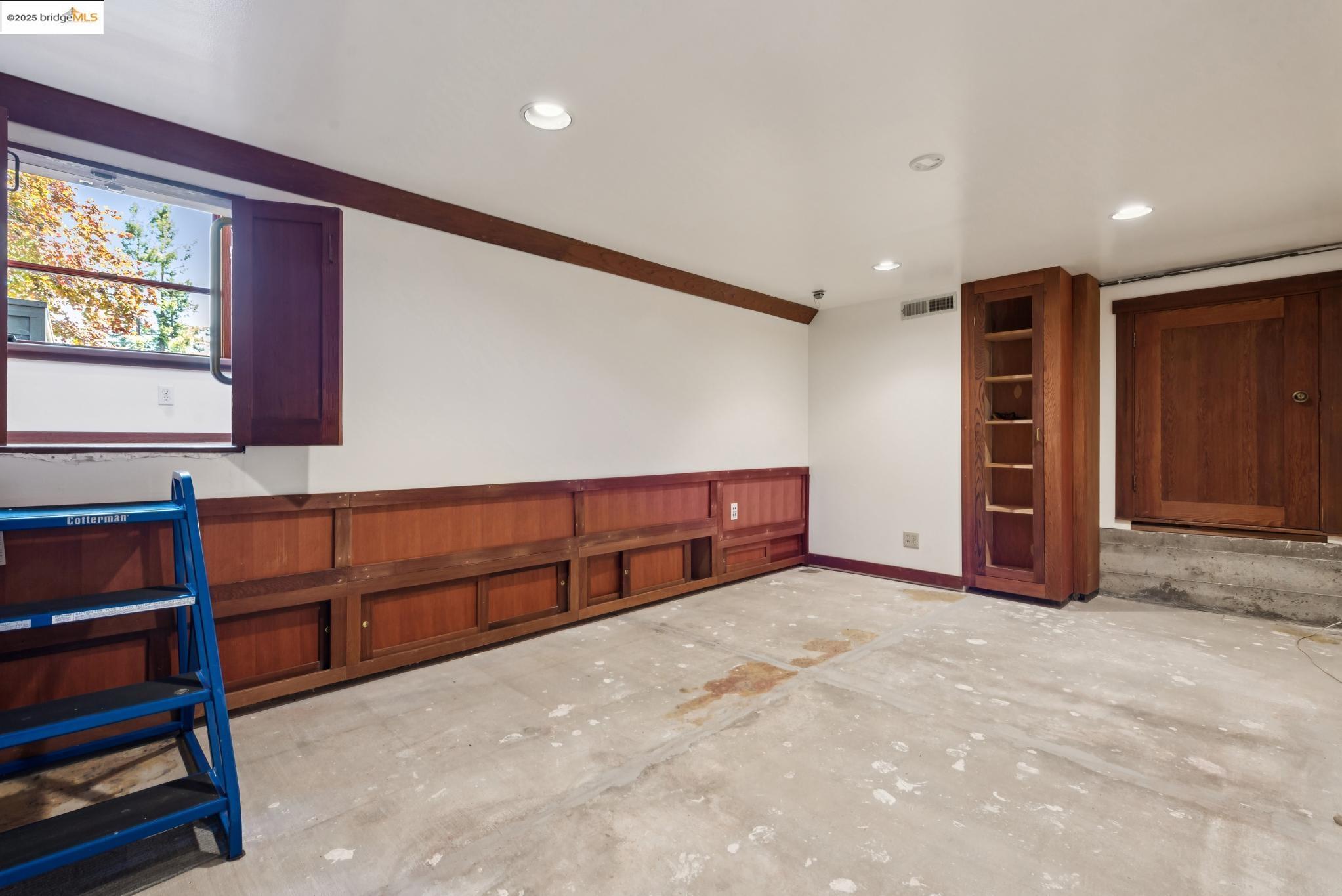 737 Woodhaven Rd