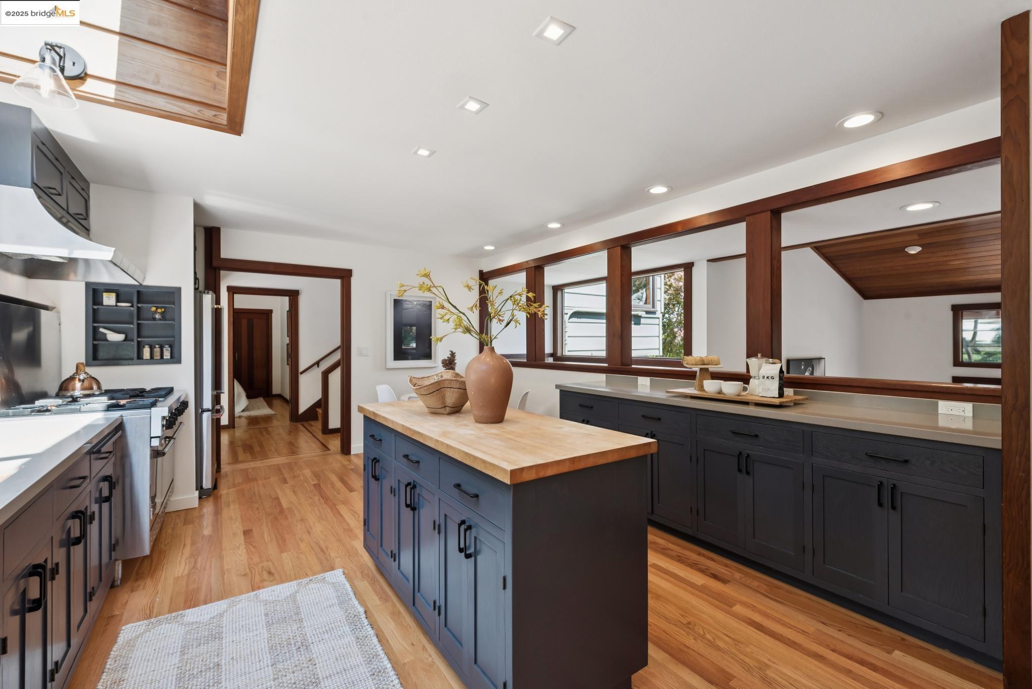 737 Woodhaven Rd