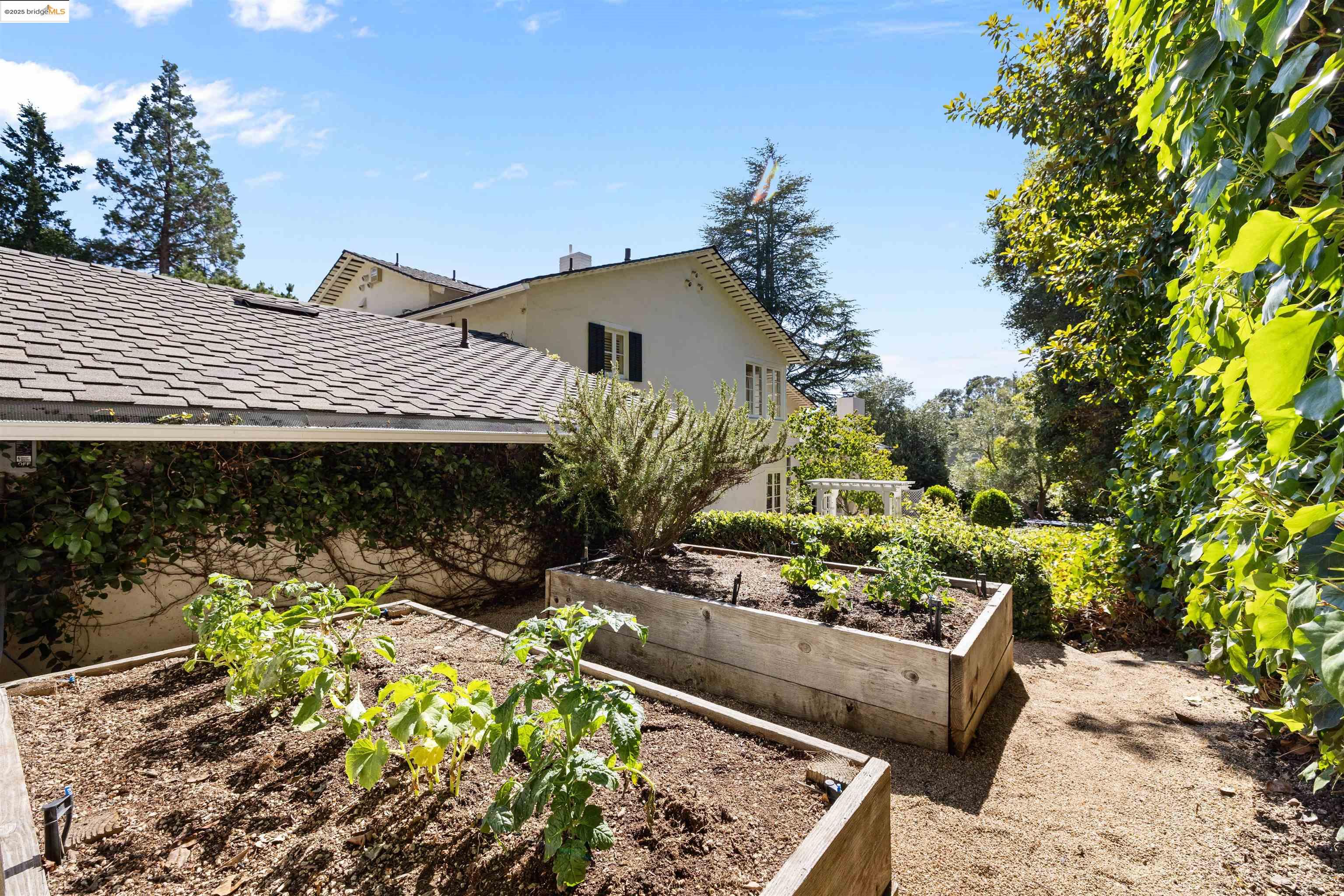 5701 La Salle Ave