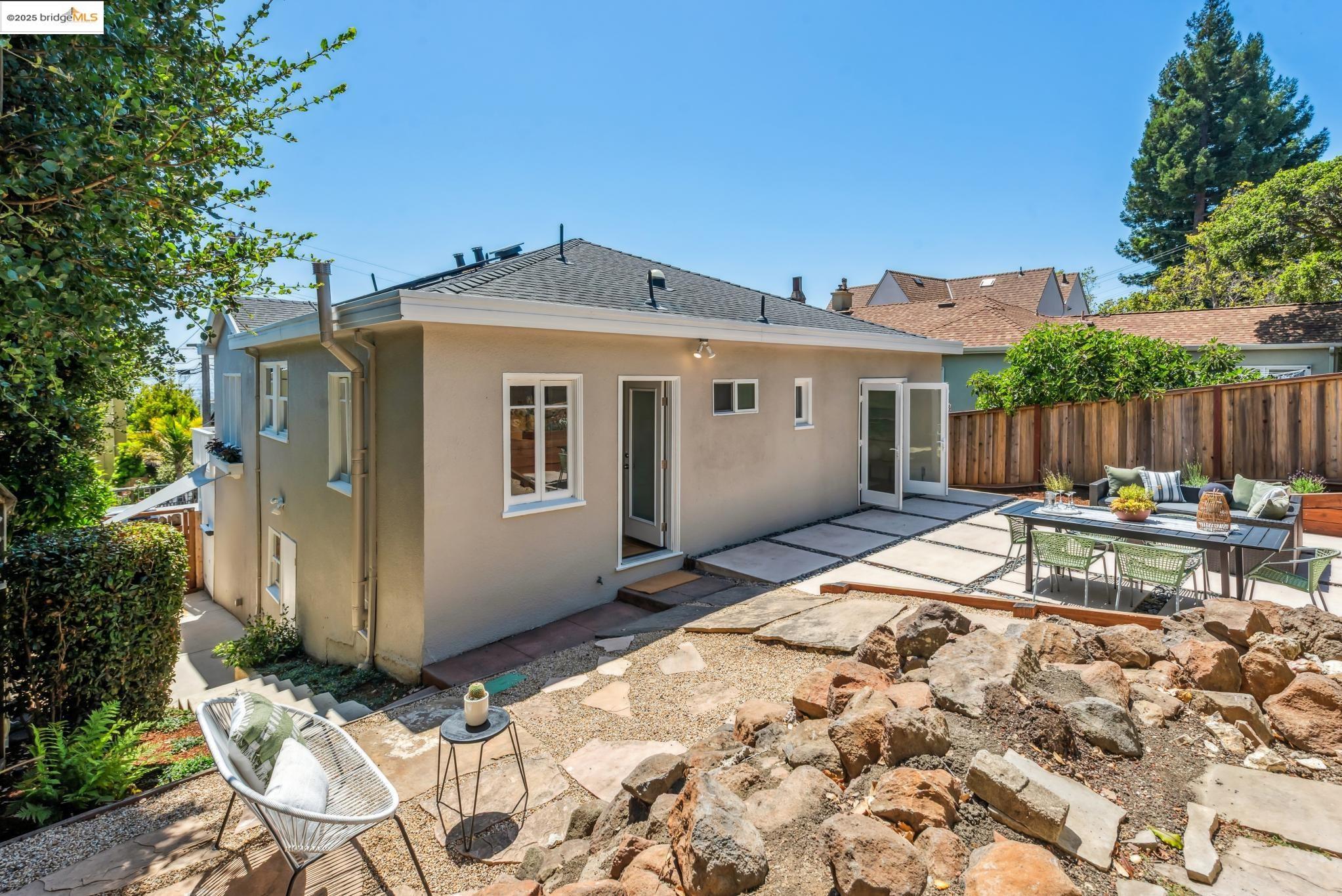 911 San Benito Rd