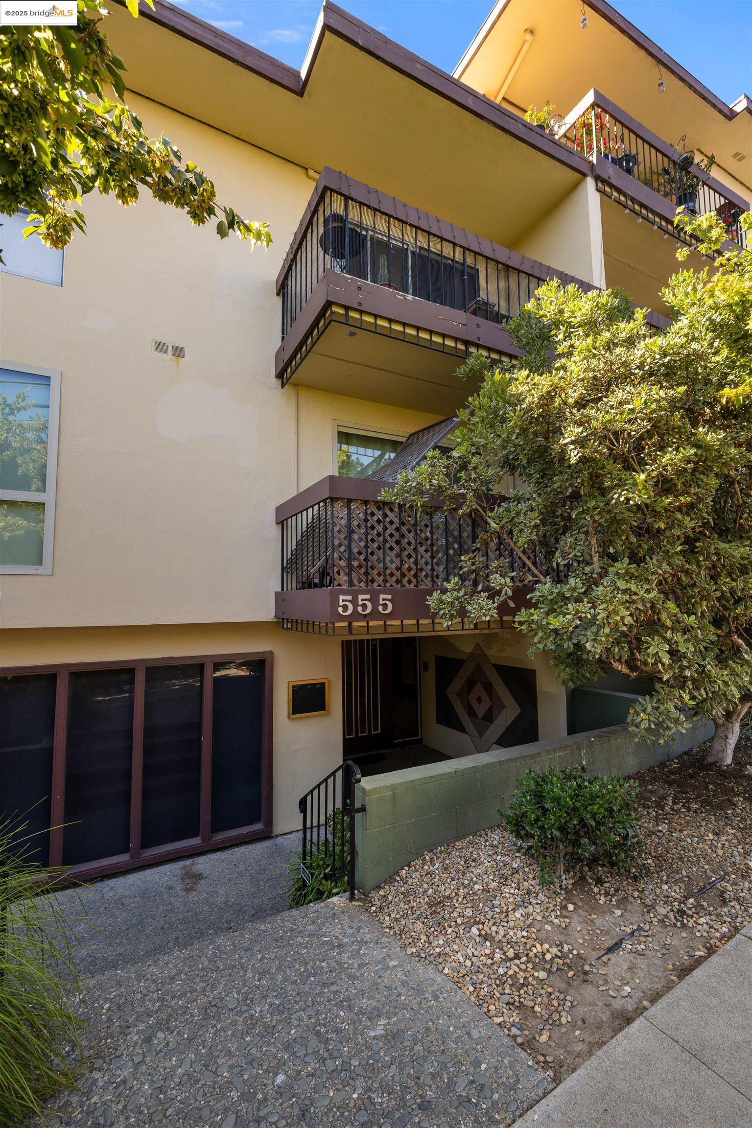 555 Jean St # 417