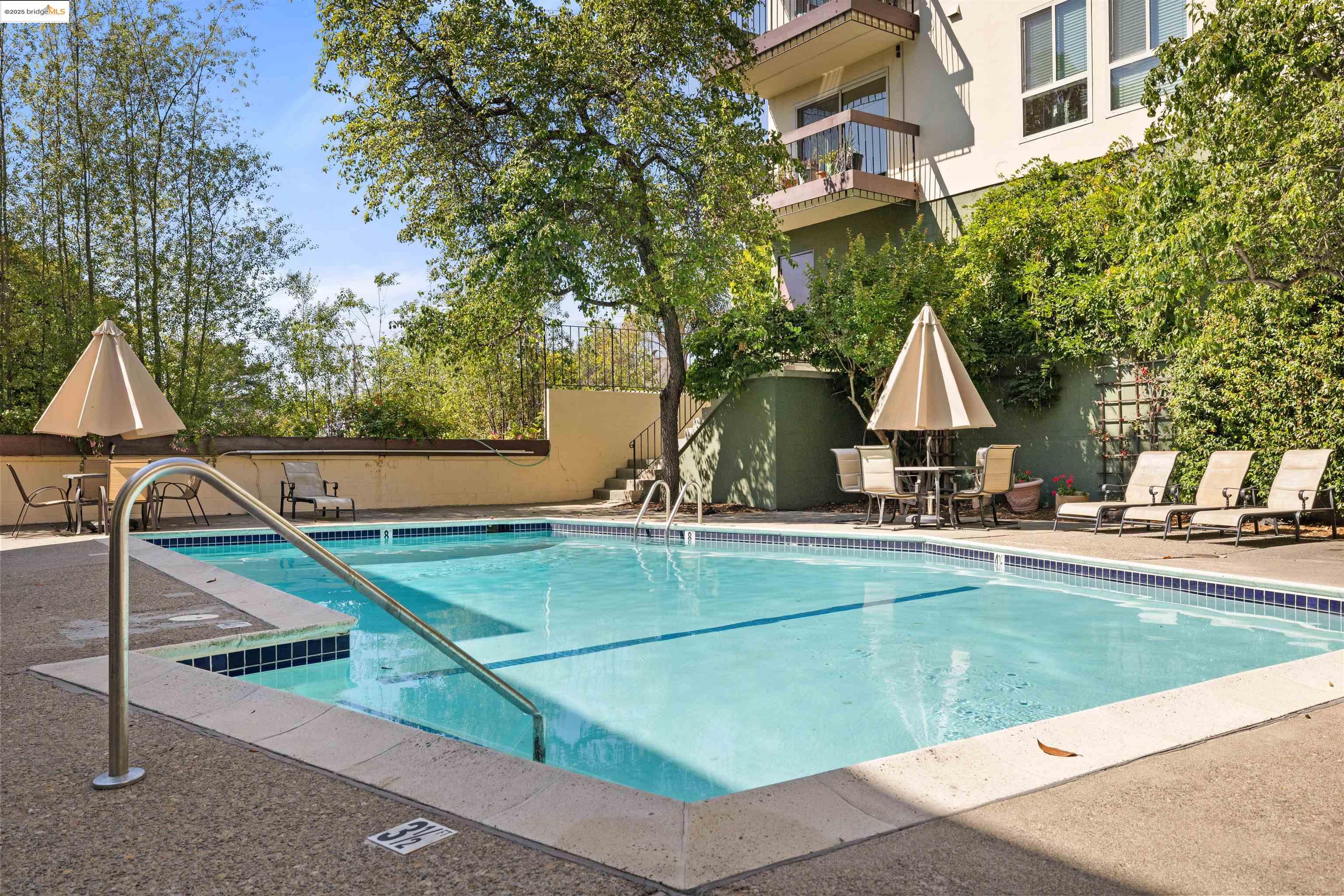 555 Jean St # 417