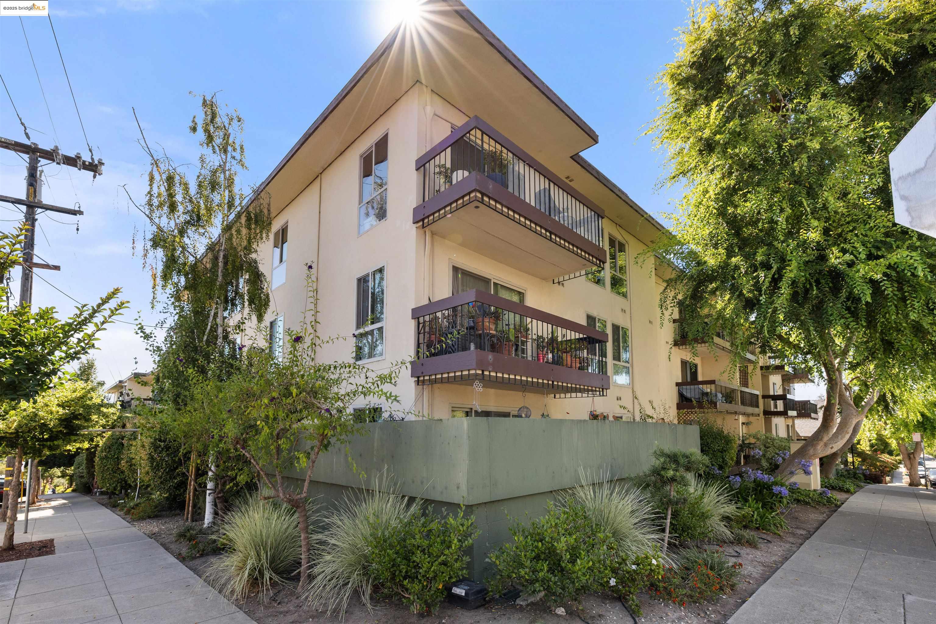 555 Jean St # 417