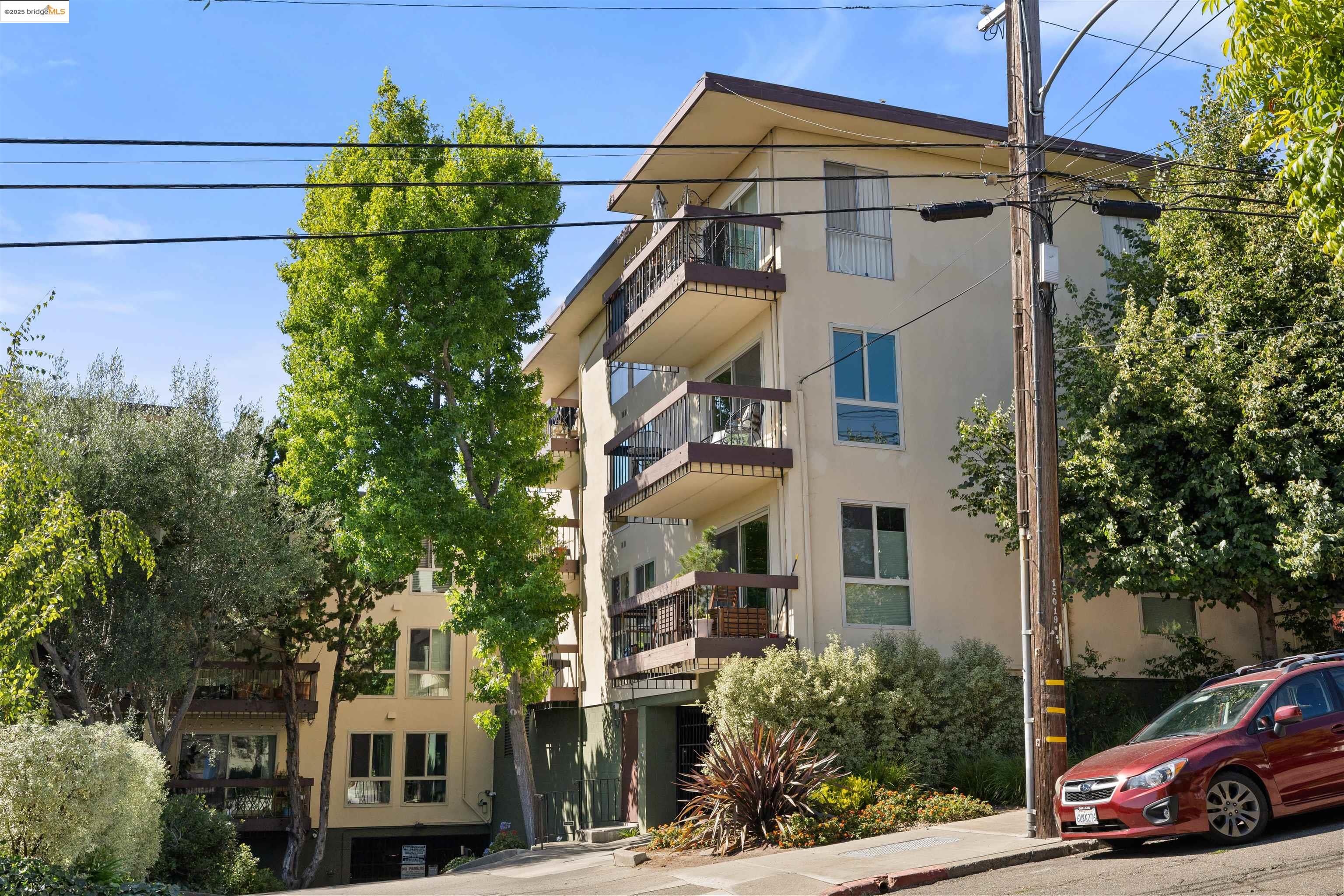 555 Jean St # 417