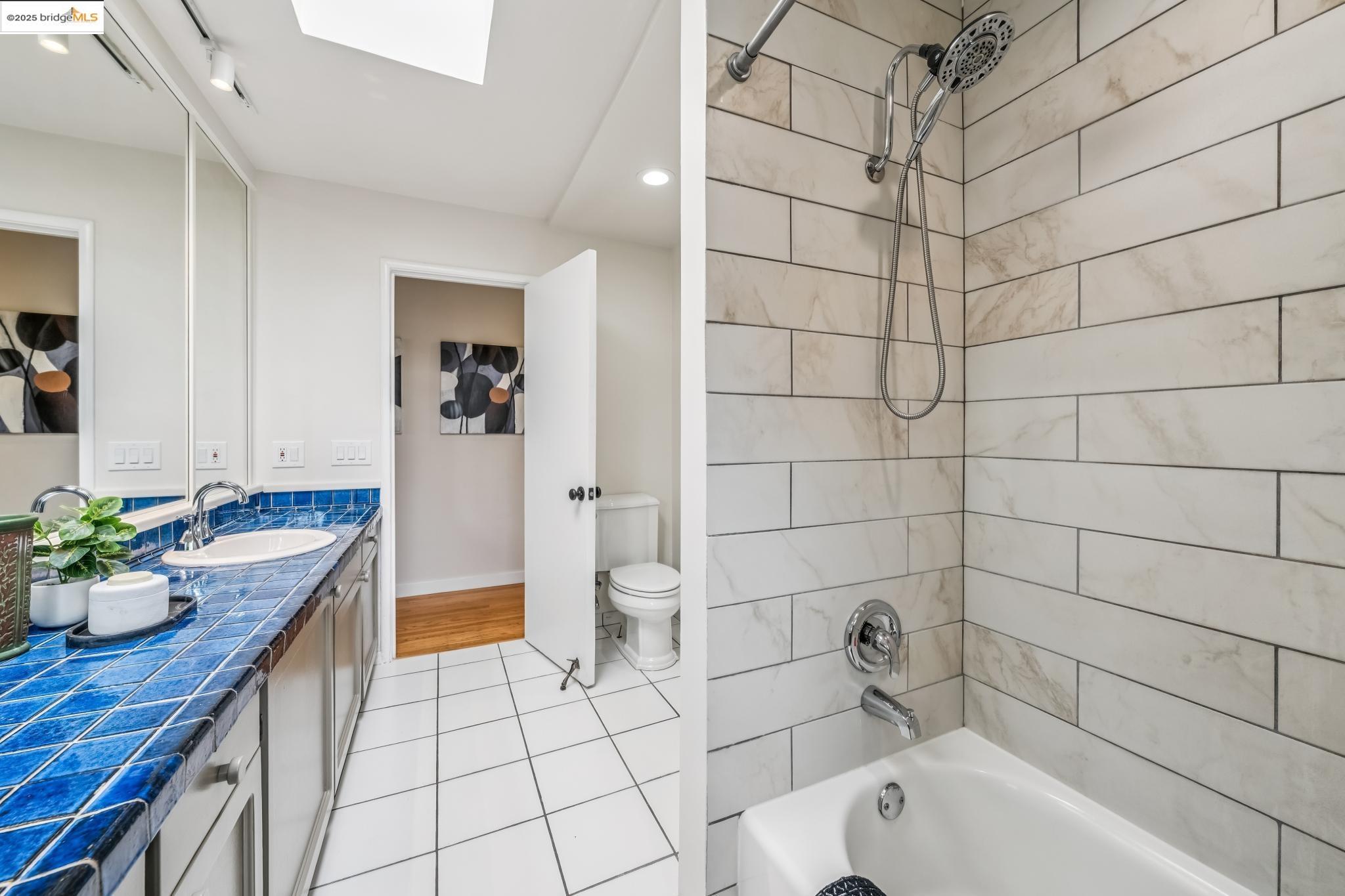 6934 Fairview Dr