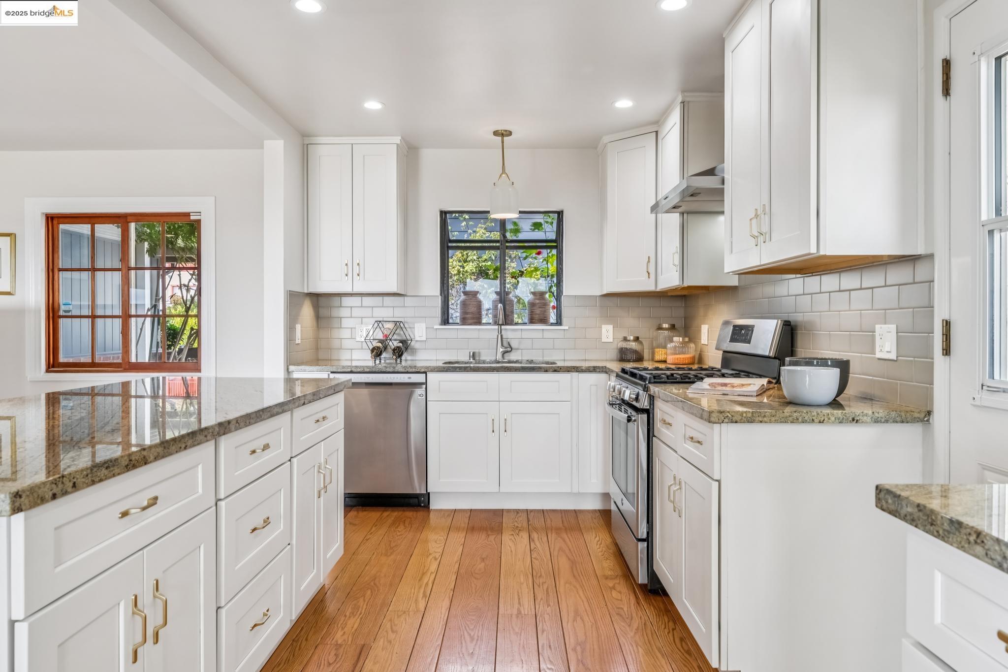 6934 Fairview Dr