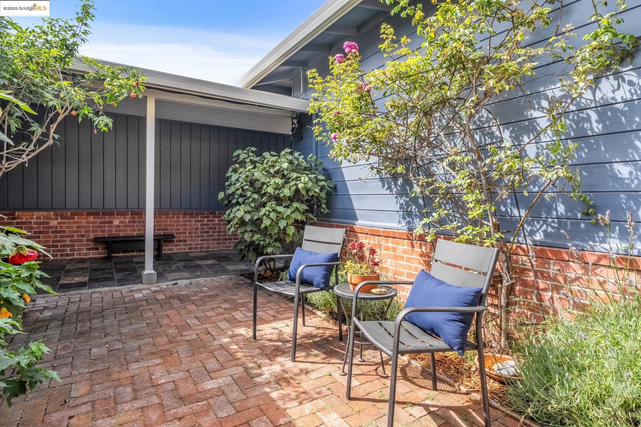 6934 Fairview Dr
