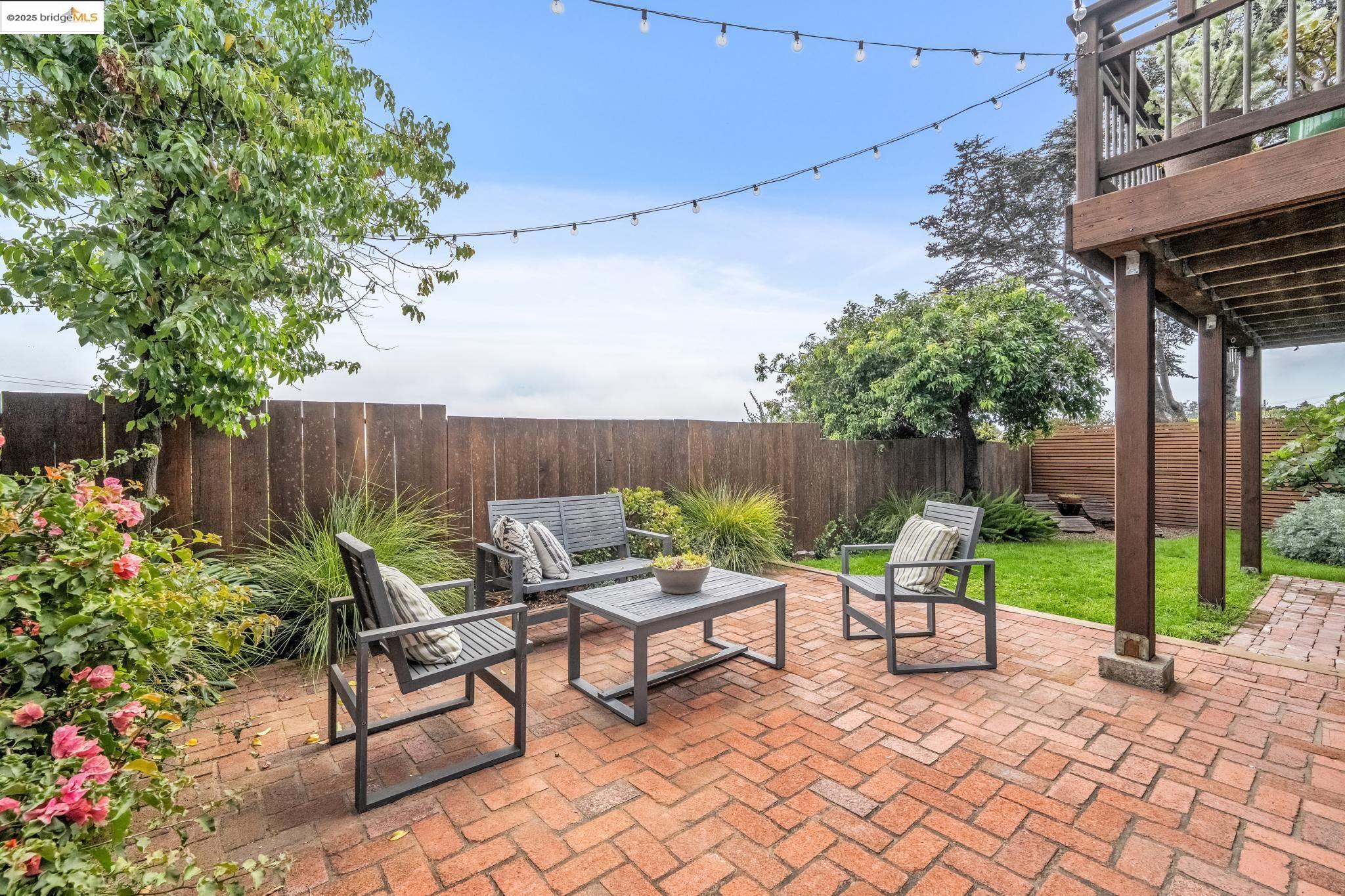 6934 Fairview Dr