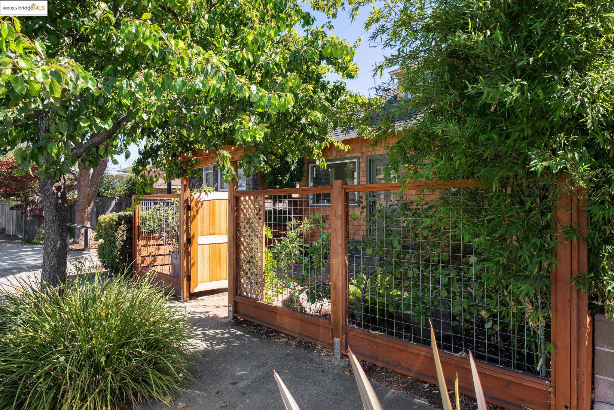 1112 Ward St, Berkeley