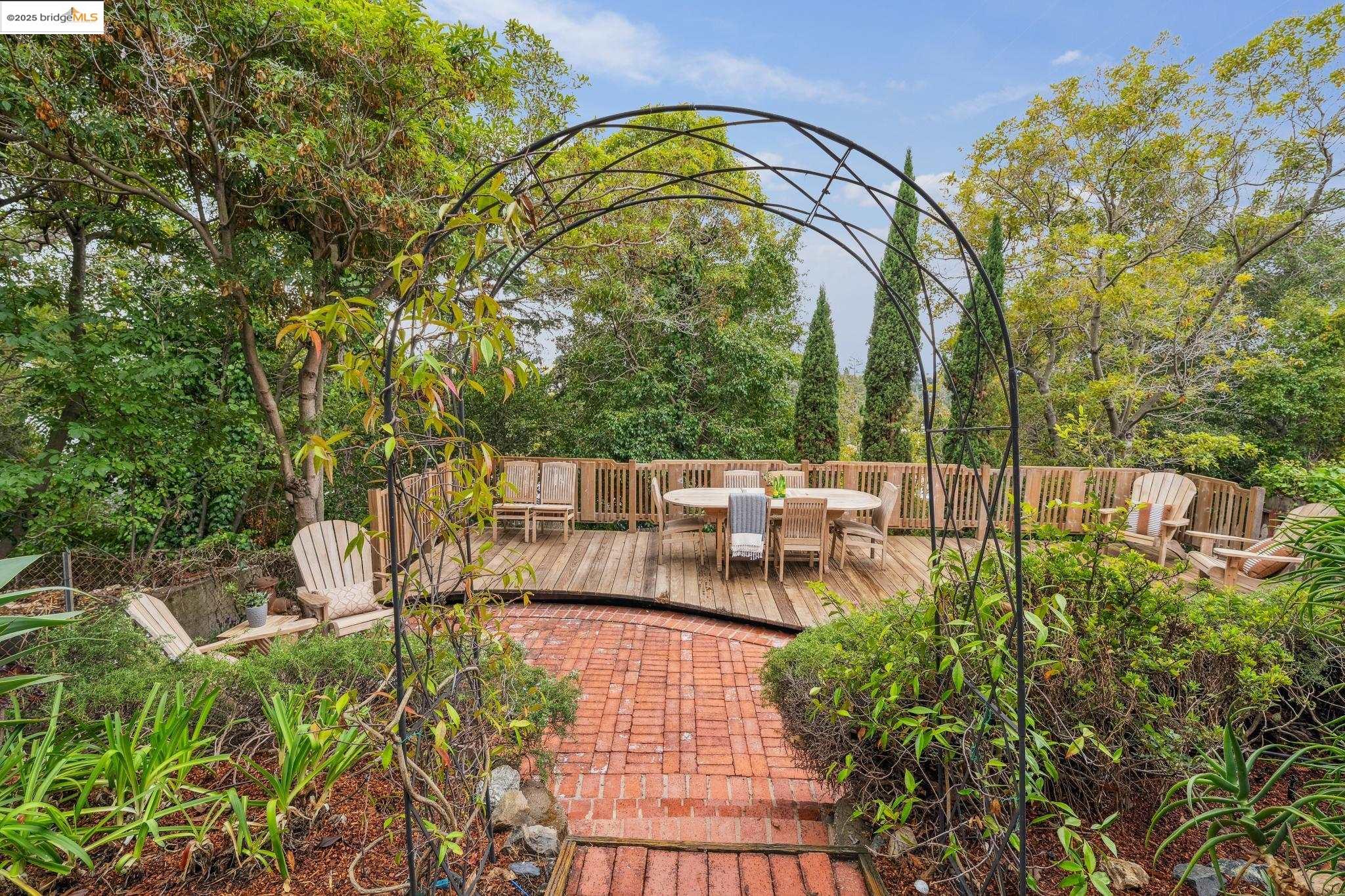 1107 Wellington St, Oakland