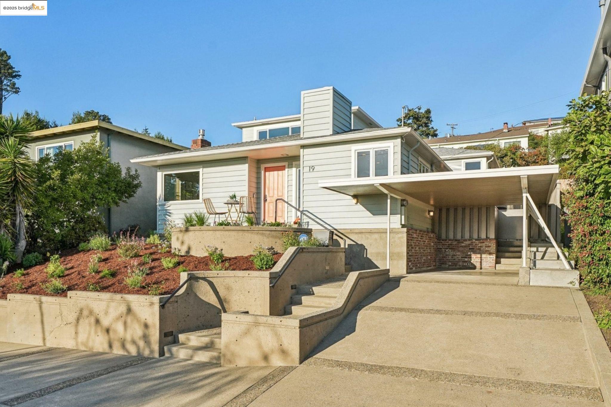 19 Highland Blvd
