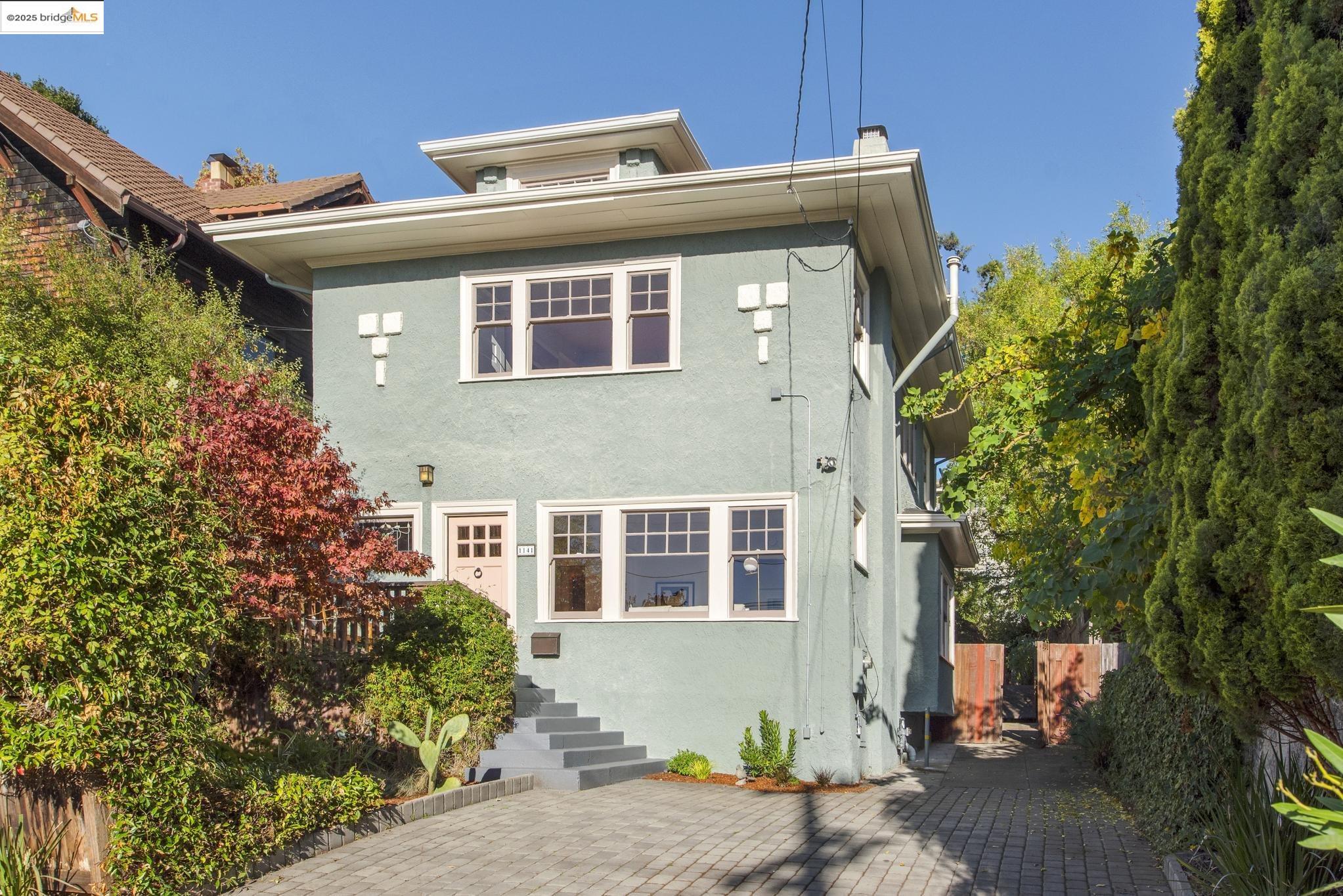 1141 Oxford St