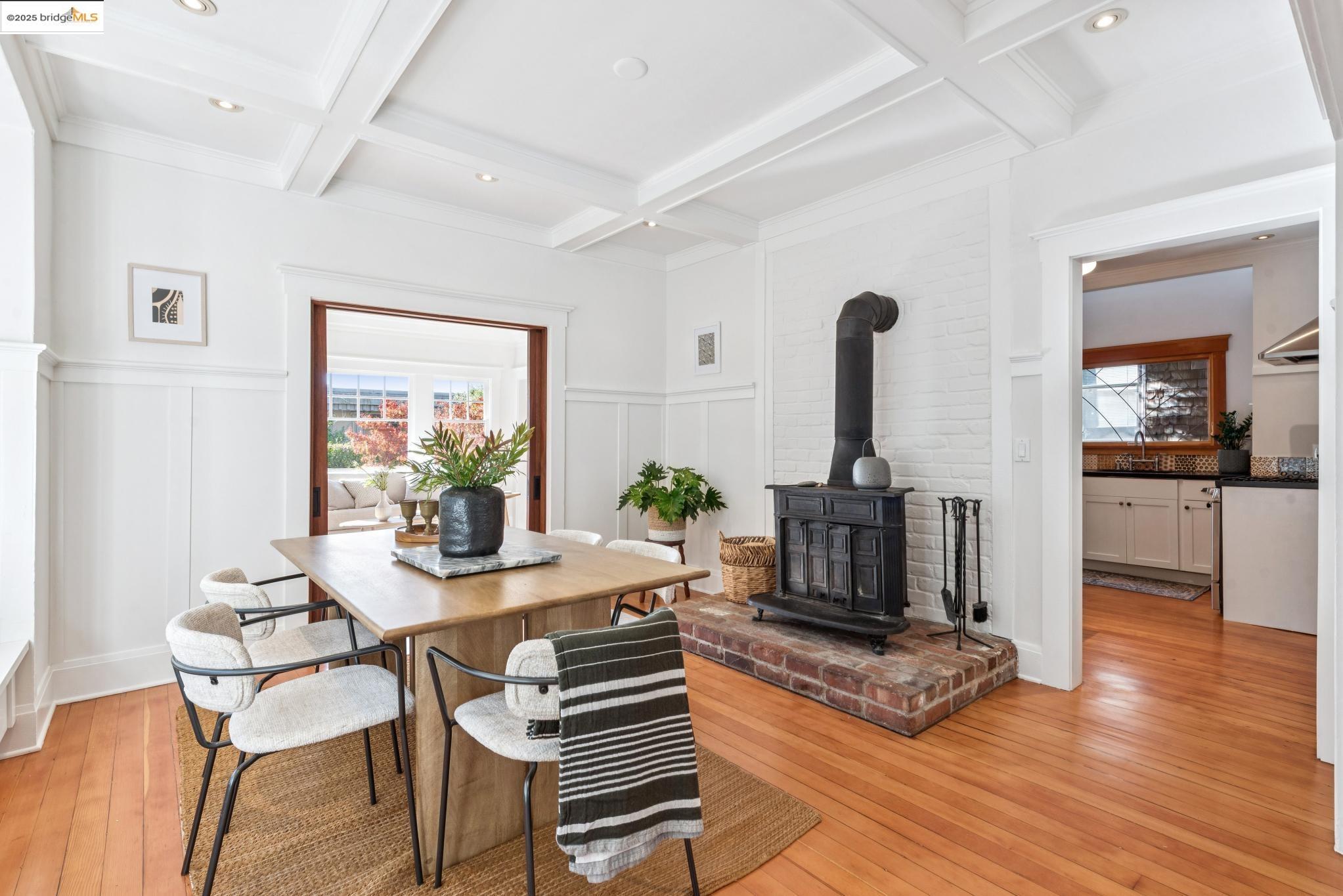 1141 Oxford St