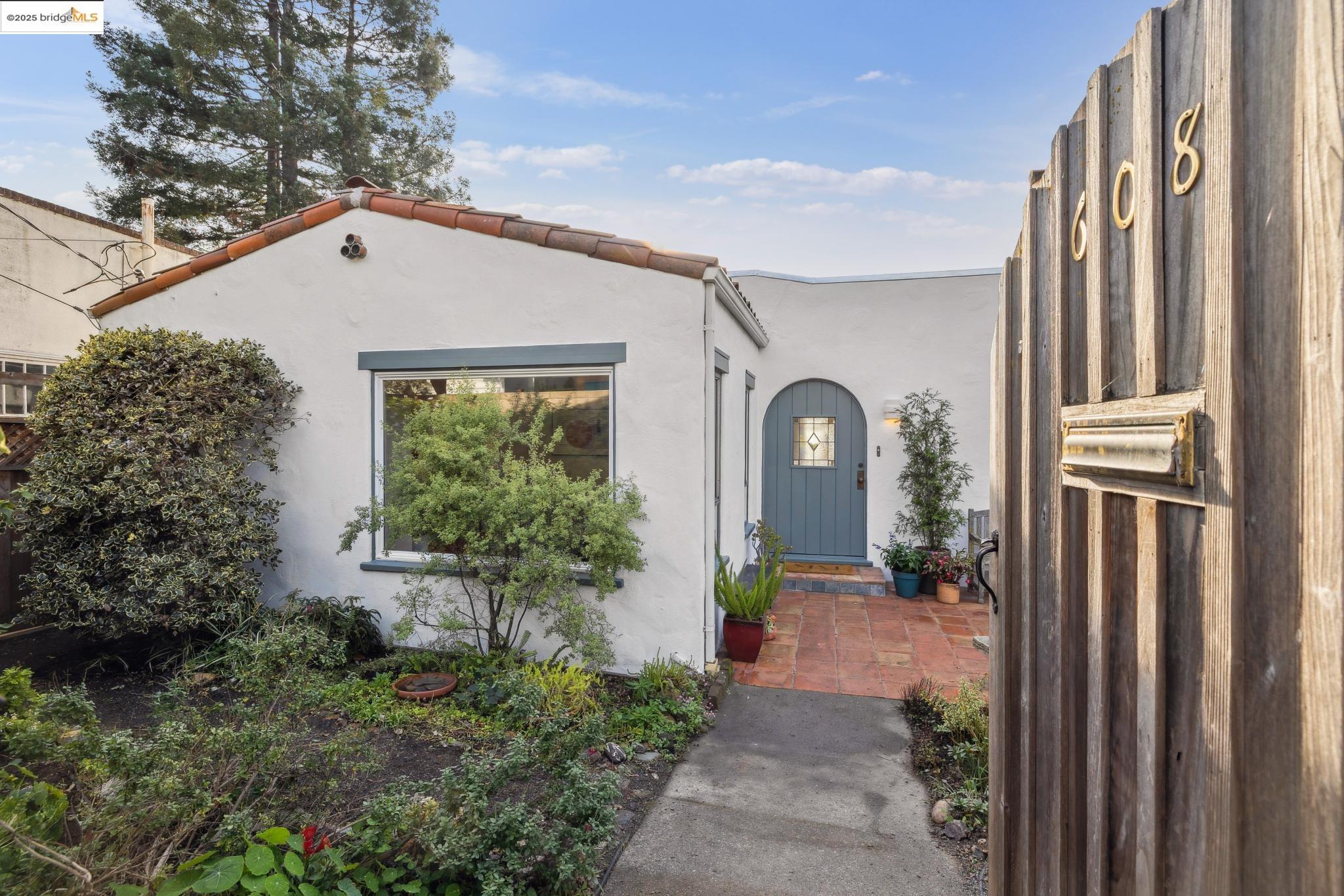 608 Colusa Ave