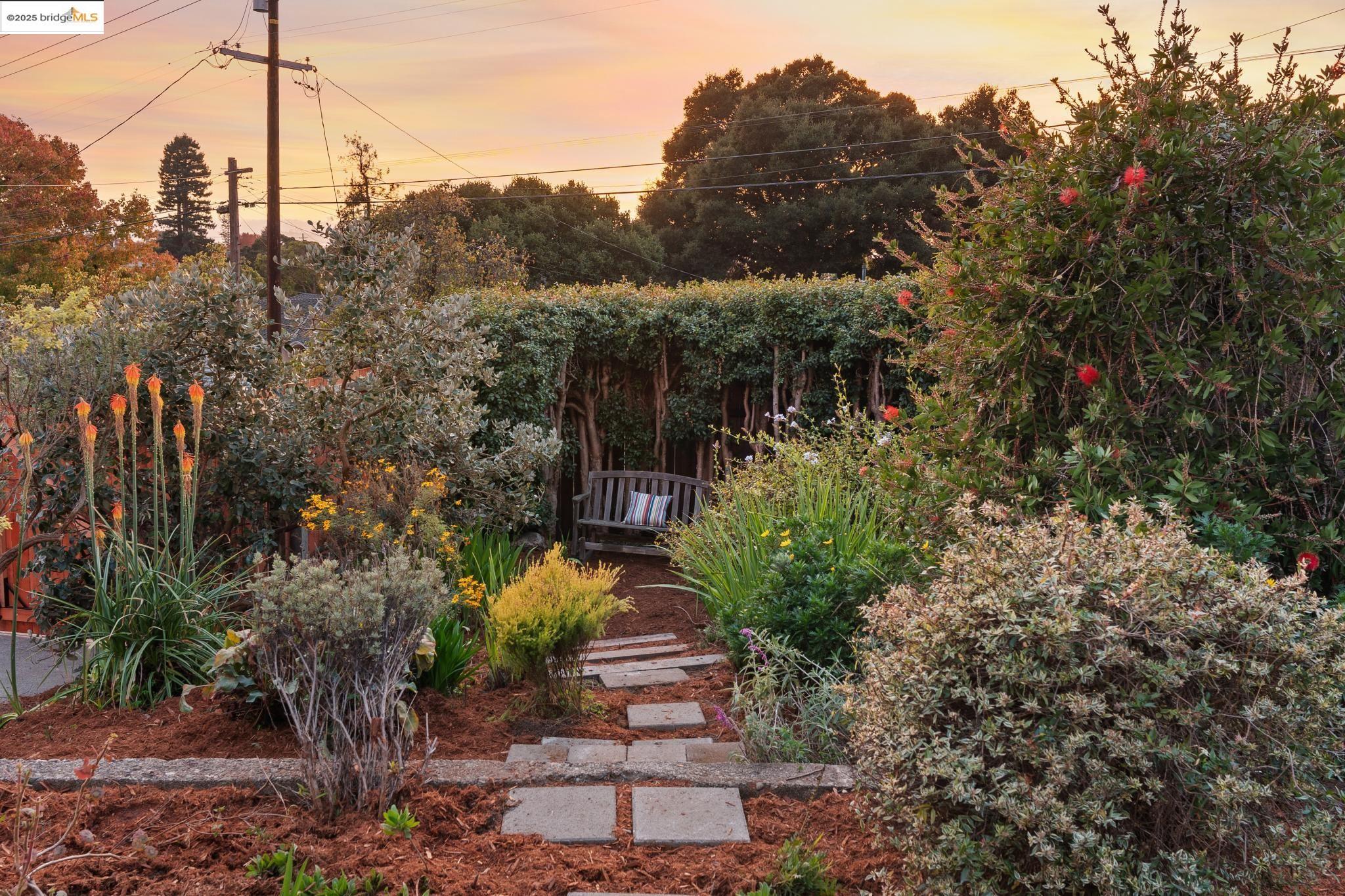 608 Colusa Ave