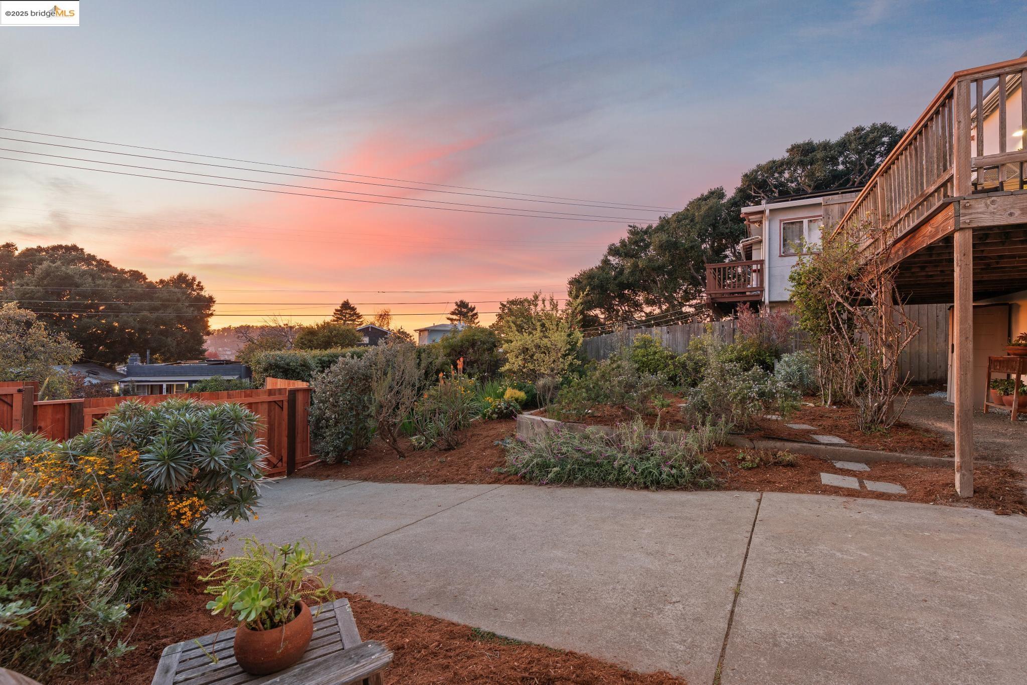 608 Colusa Ave