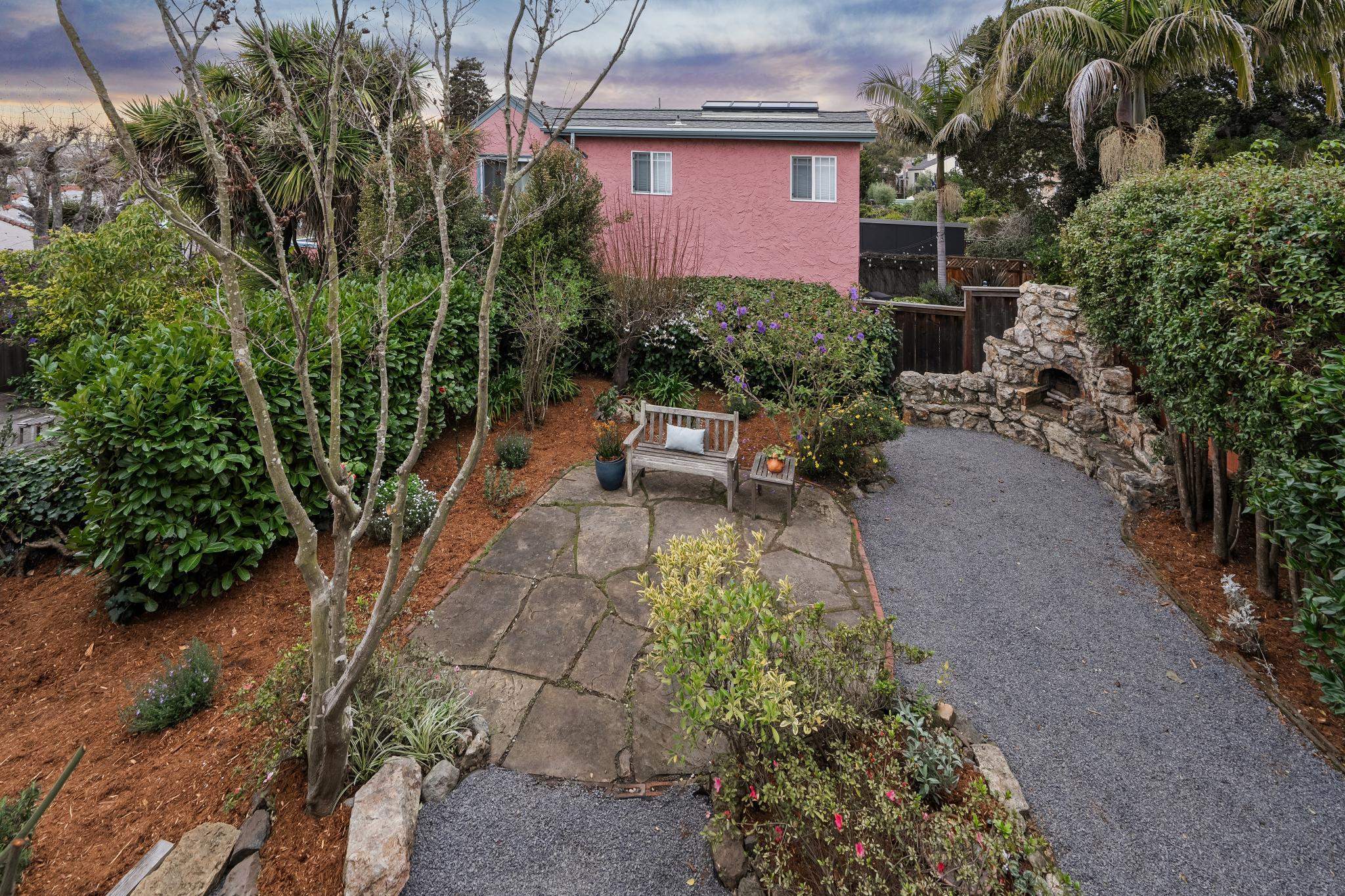 1563 Thousand Oaks Blvd