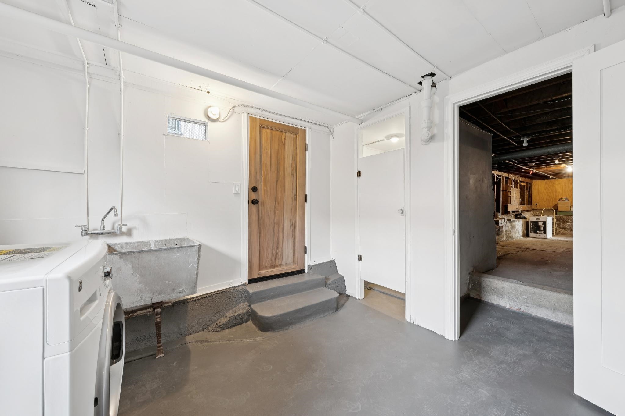 1563 Thousand Oaks Blvd