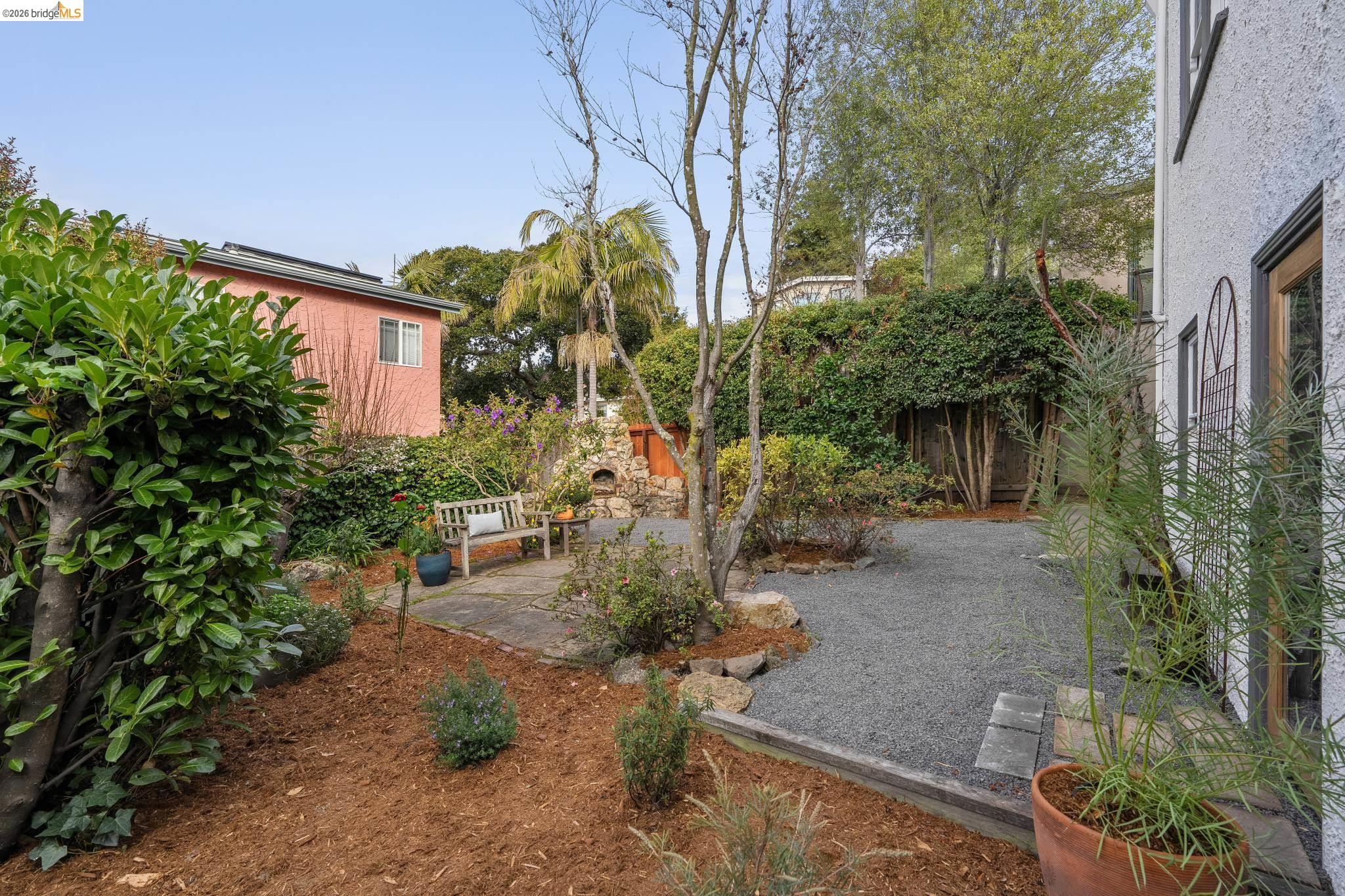 1563 Thousand Oaks Blvd