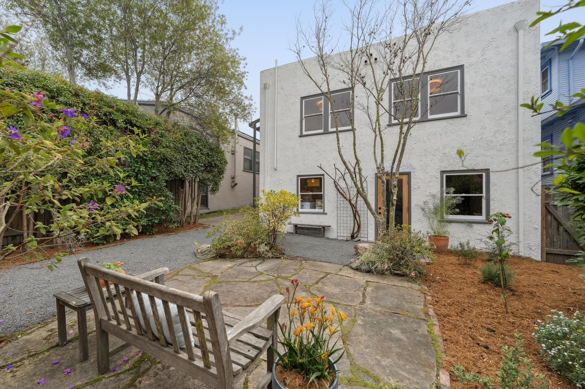 1563 Thousand Oaks Blvd