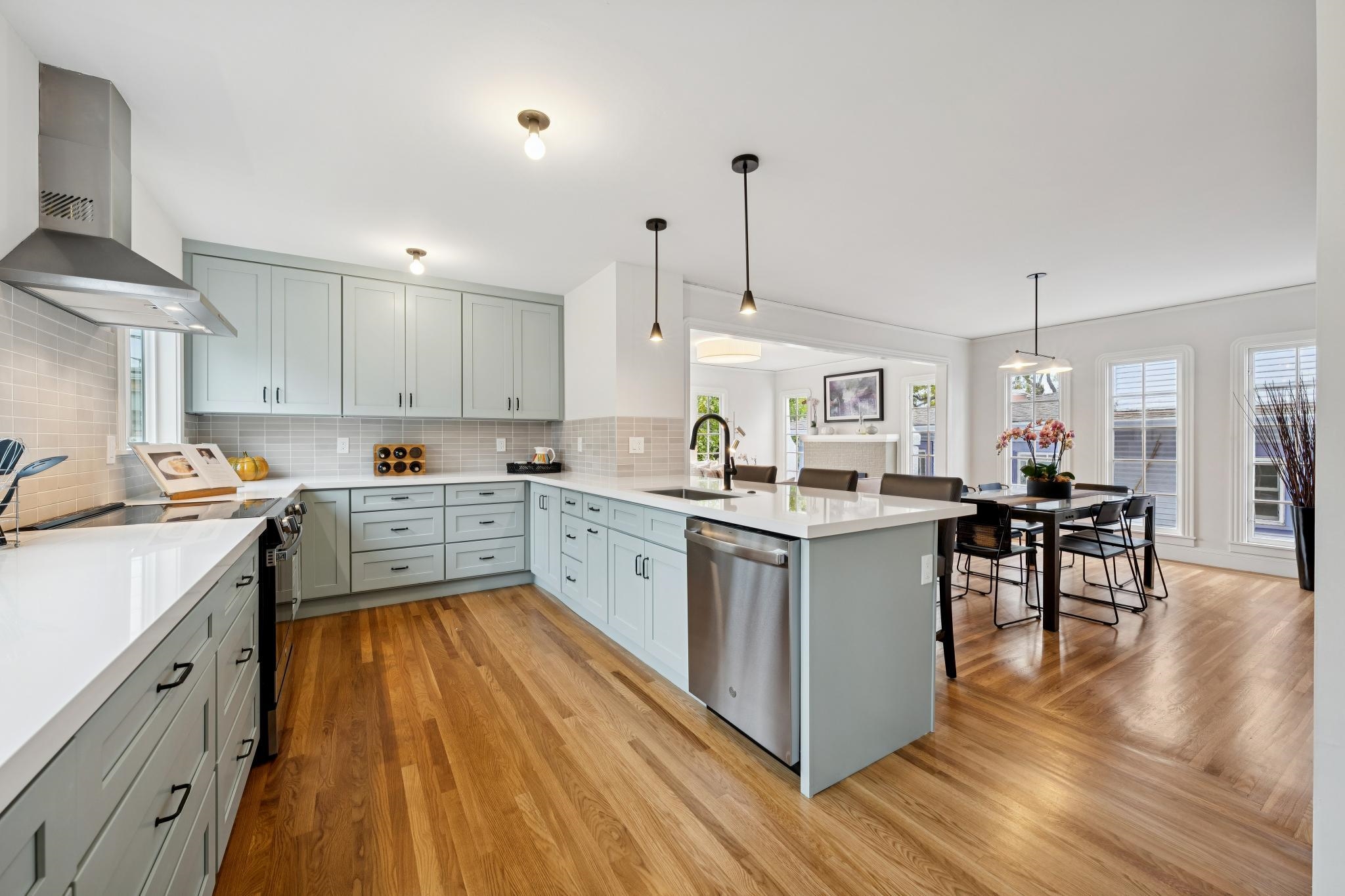 1563 Thousand Oaks Blvd