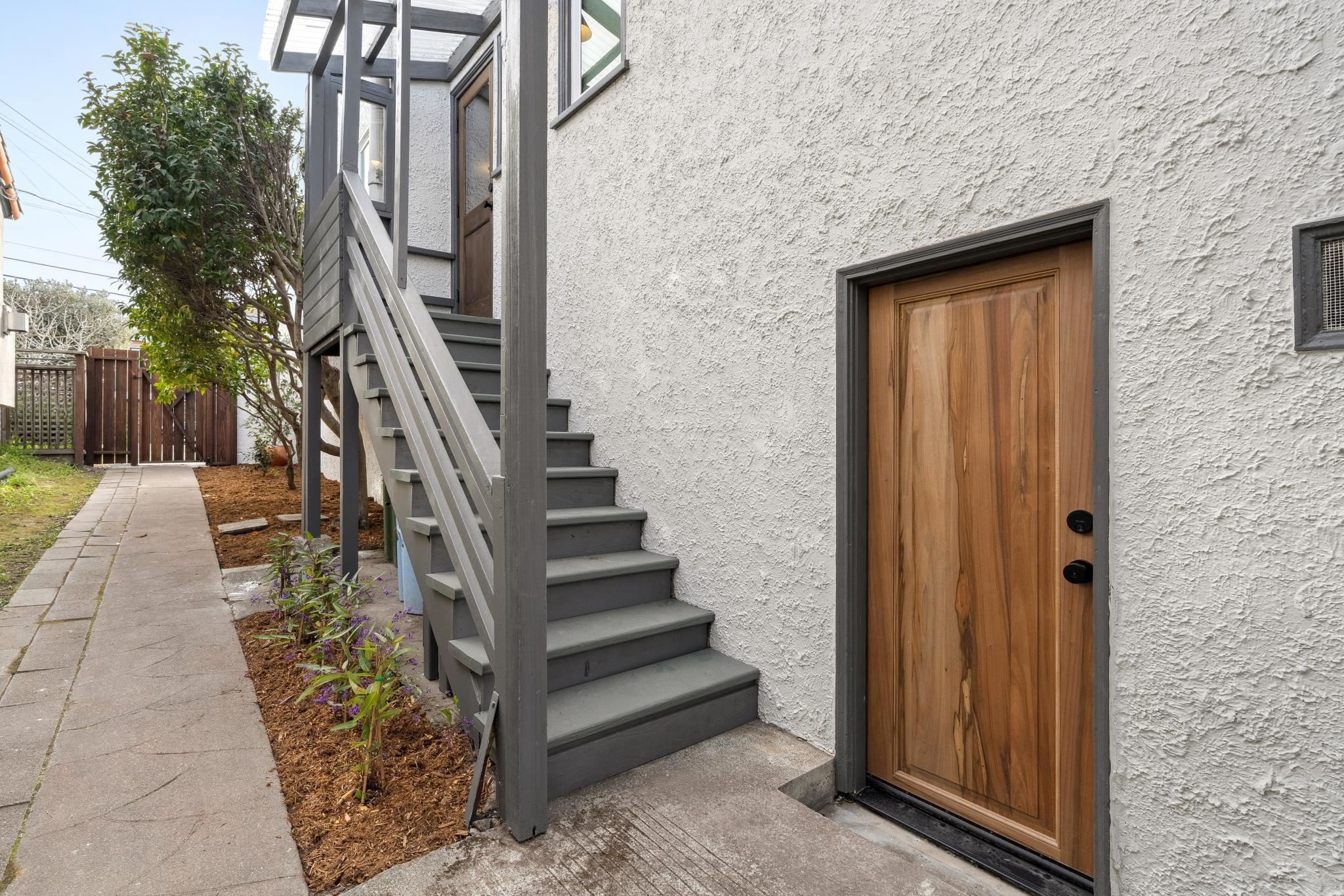 1563 Thousand Oaks Blvd