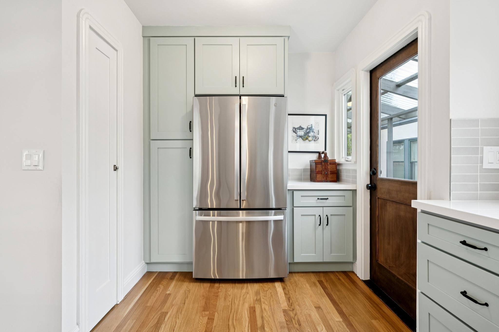 1563 Thousand Oaks Blvd