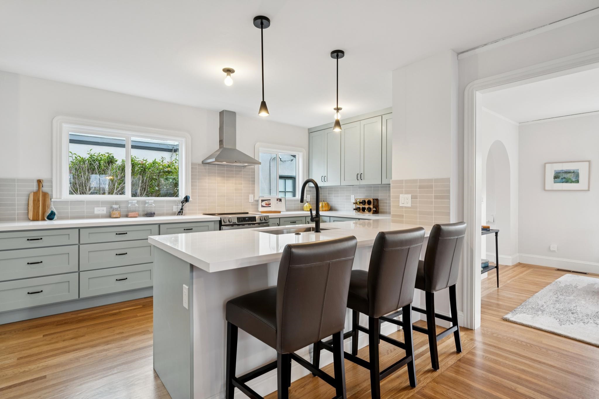 1563 Thousand Oaks Blvd