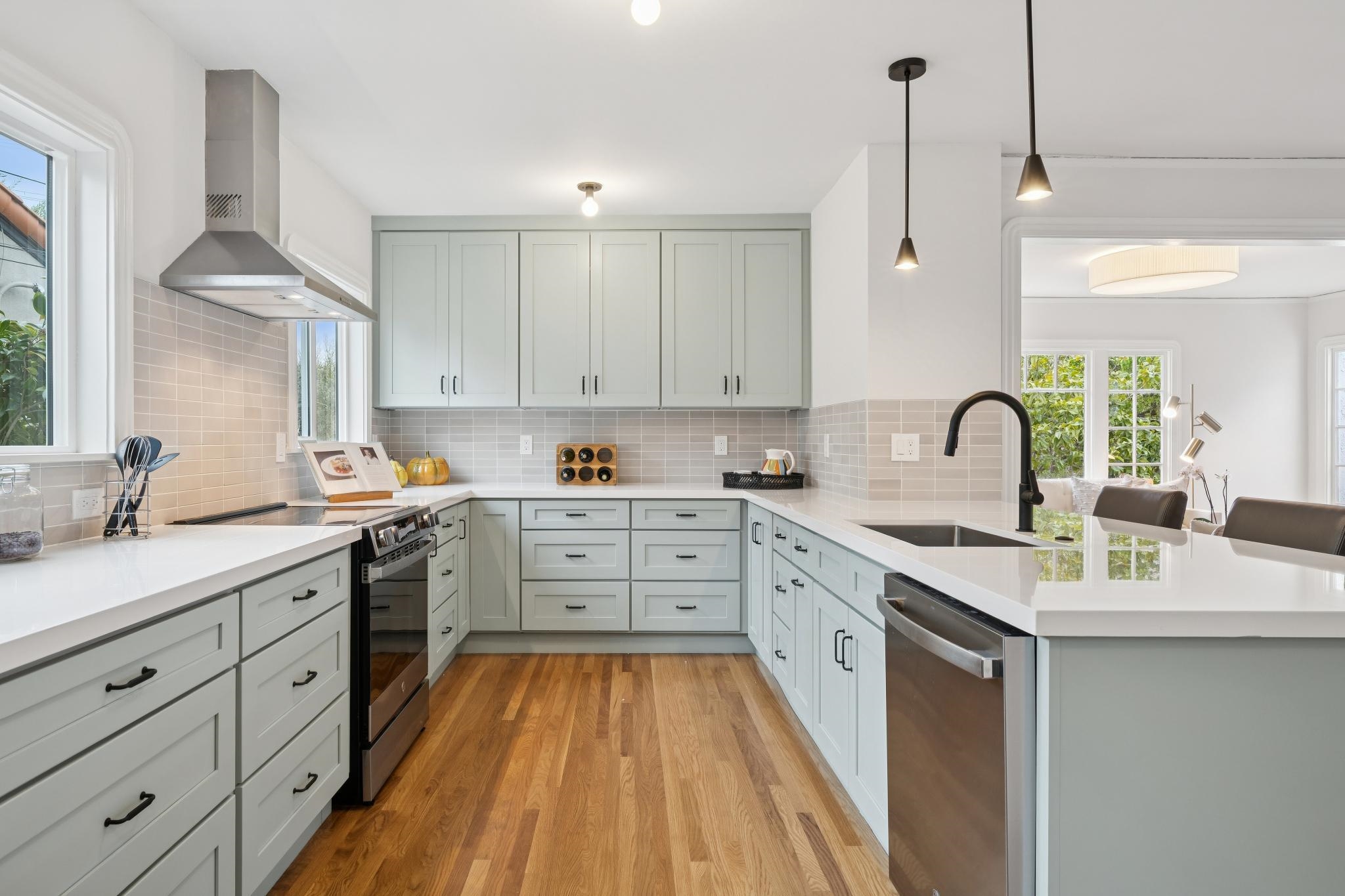 1563 Thousand Oaks Blvd